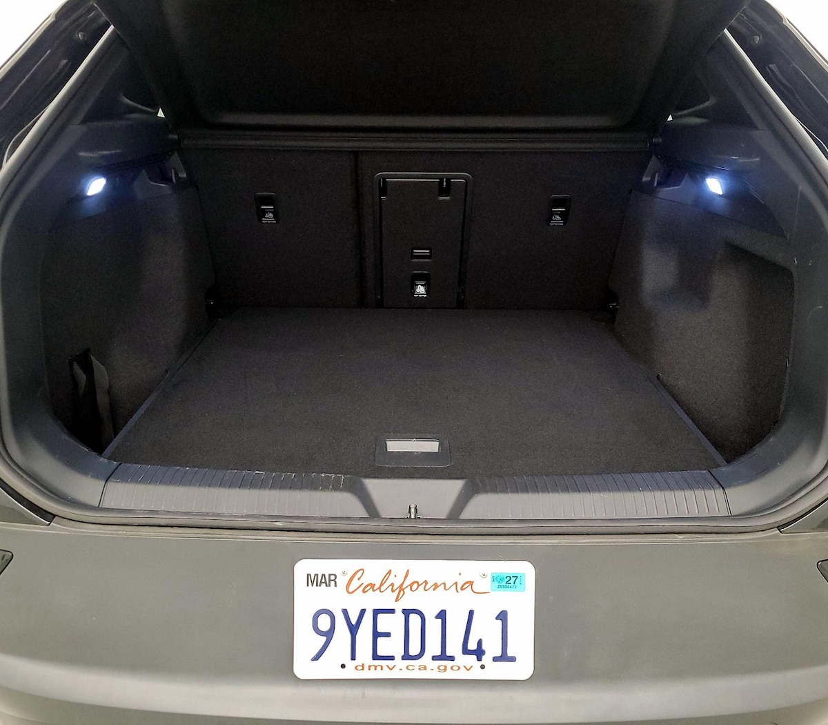 Trunk/Cargo (Seats Up)