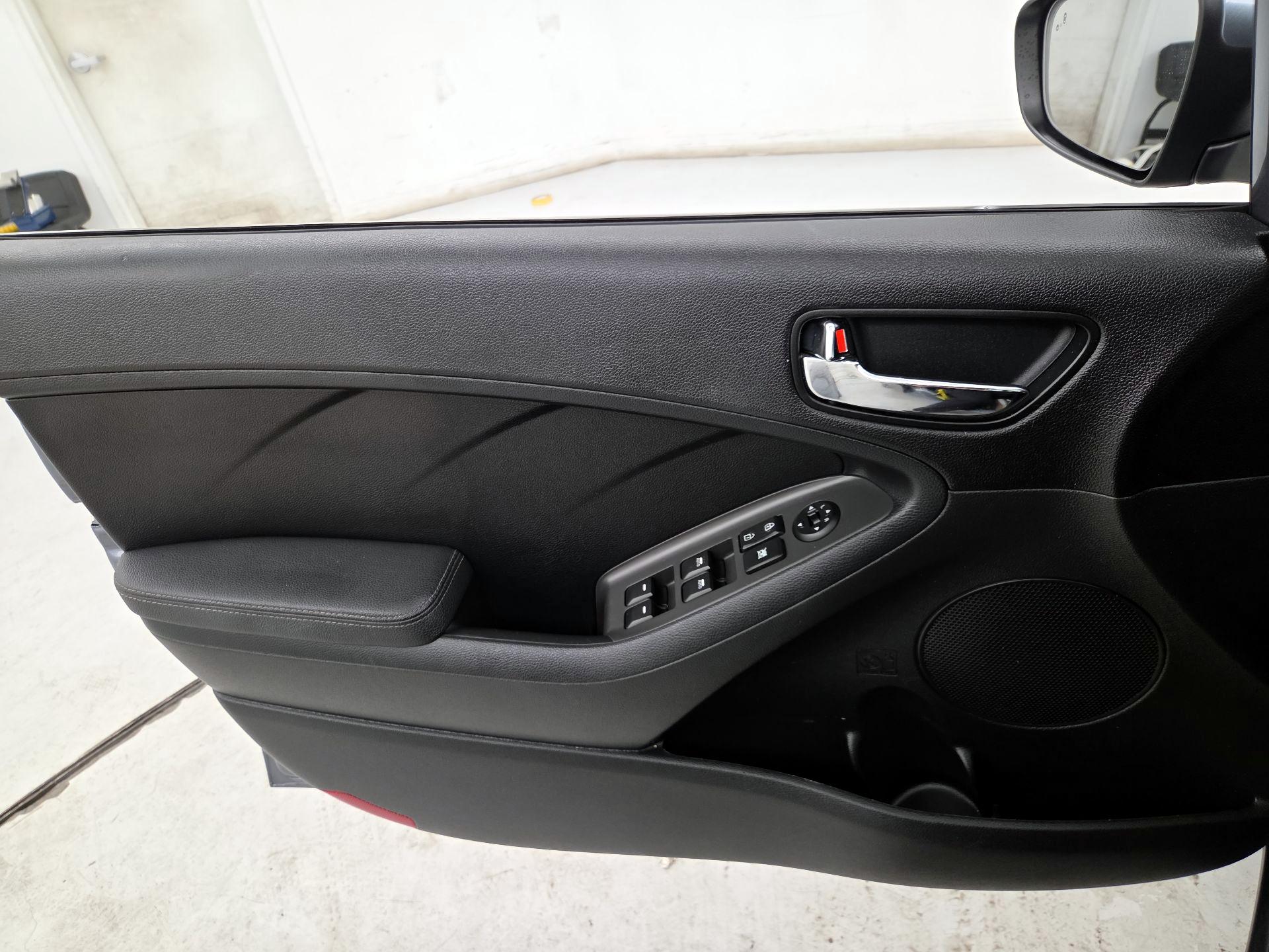 Thumbnail: 2018 Kia Forte - 12