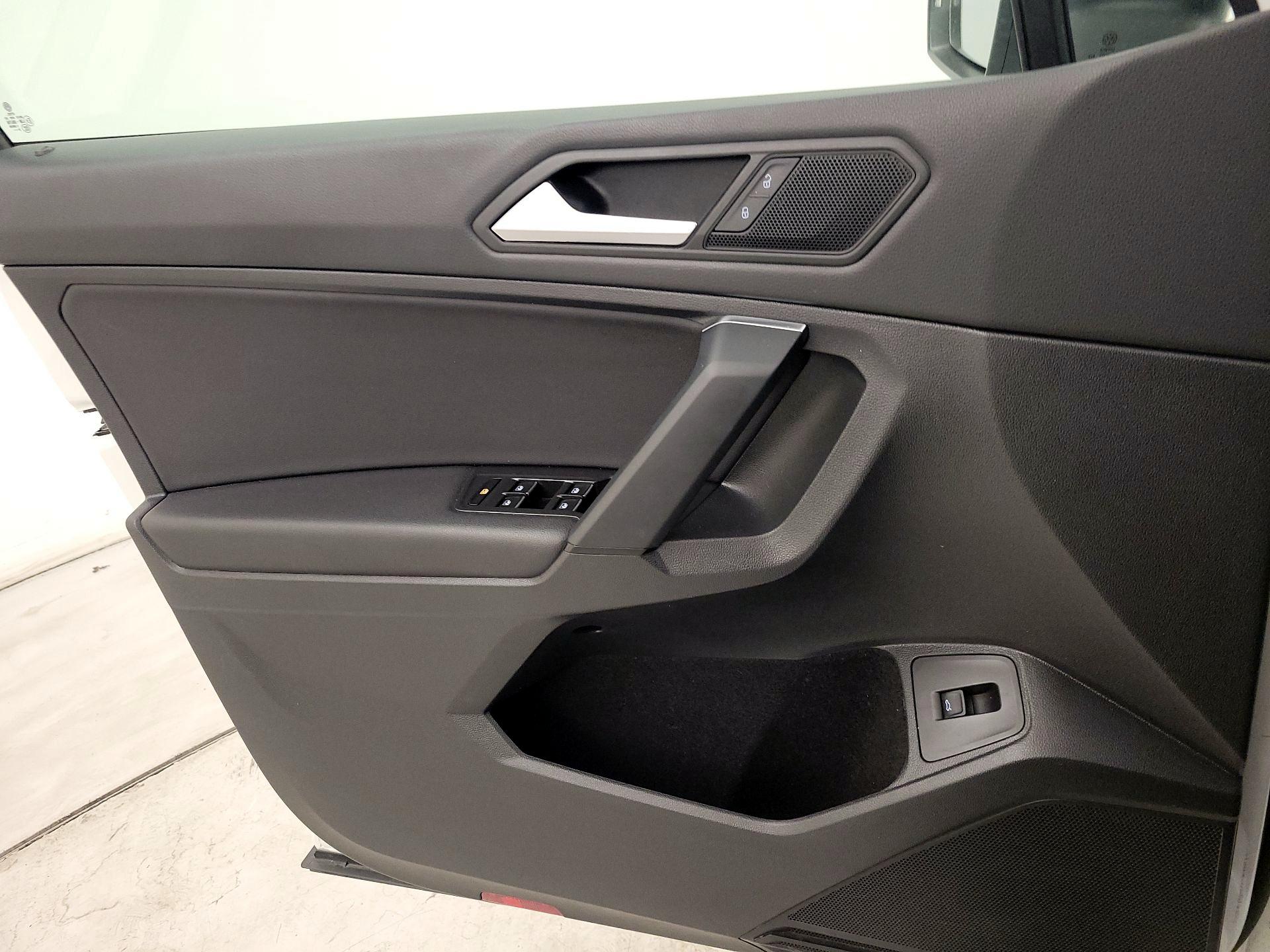 Thumbnail: 2019 Volkswagen Tiguan - 12