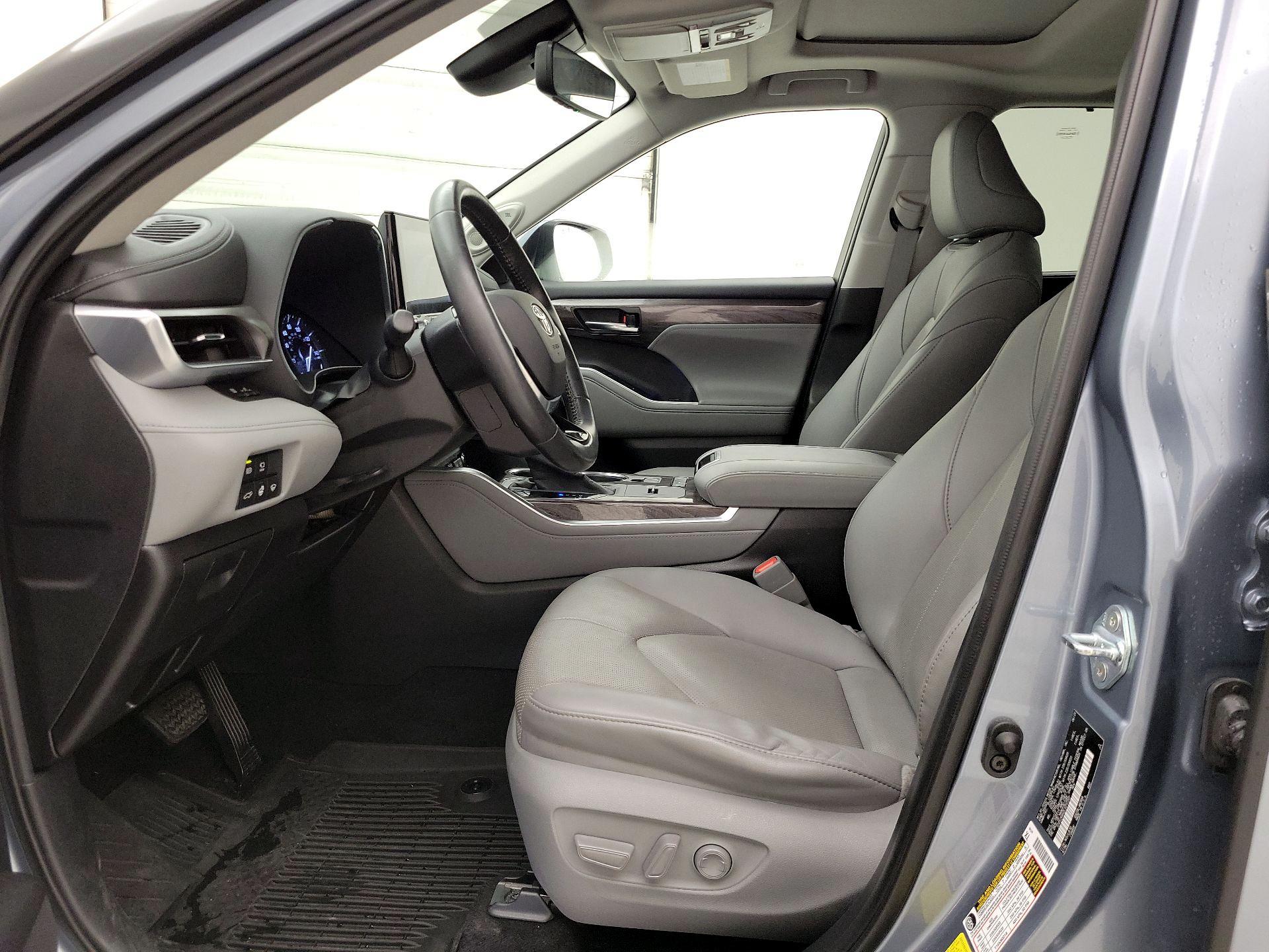Thumbnail: 2020 Toyota Highlander - 11