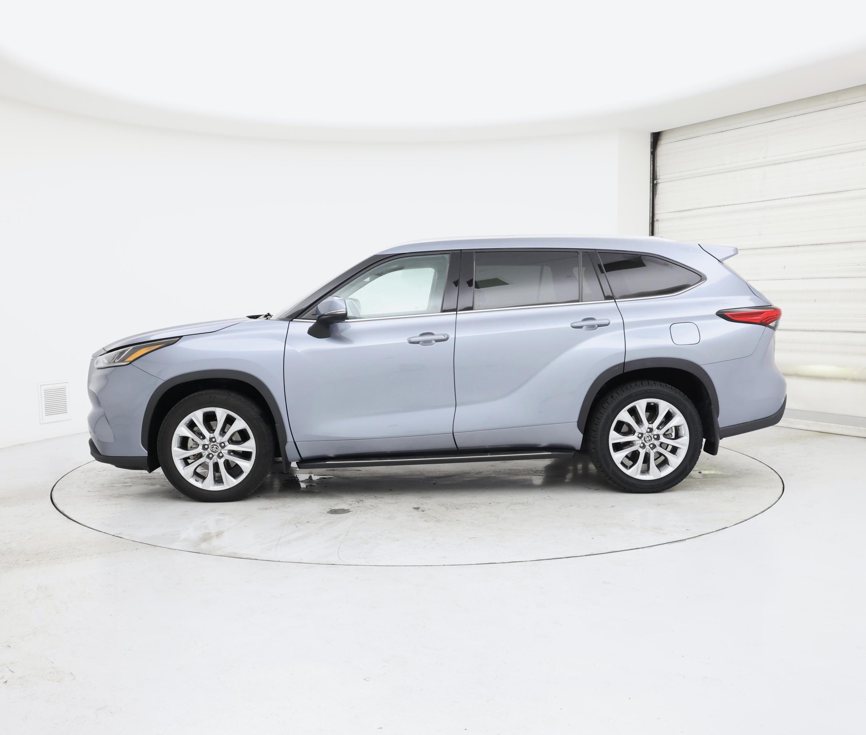 Thumbnail: 2020 Toyota Highlander - 3