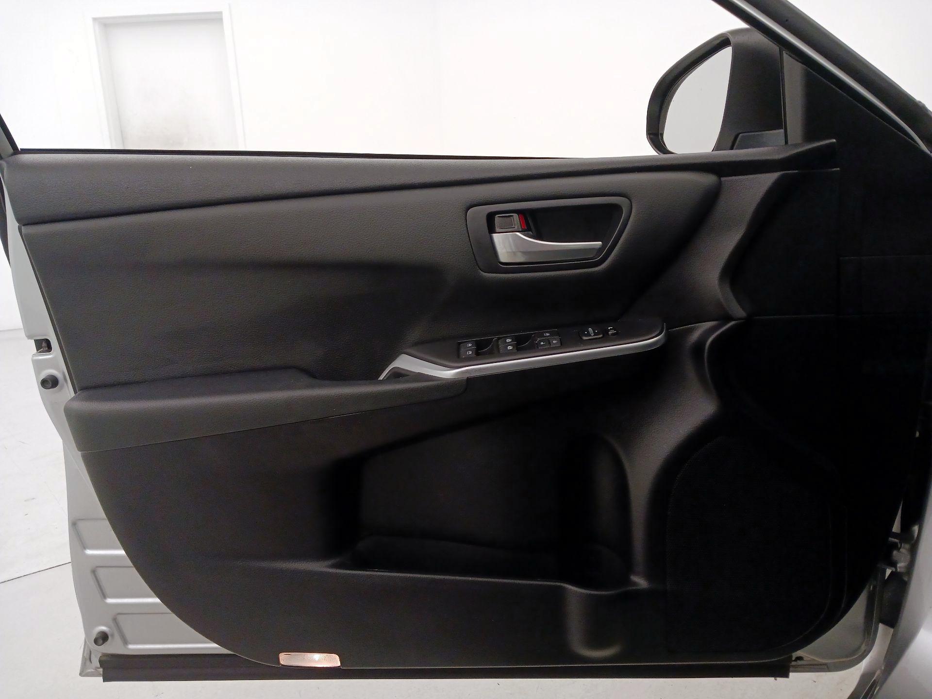 Thumbnail: 2015 Toyota Camry - 12