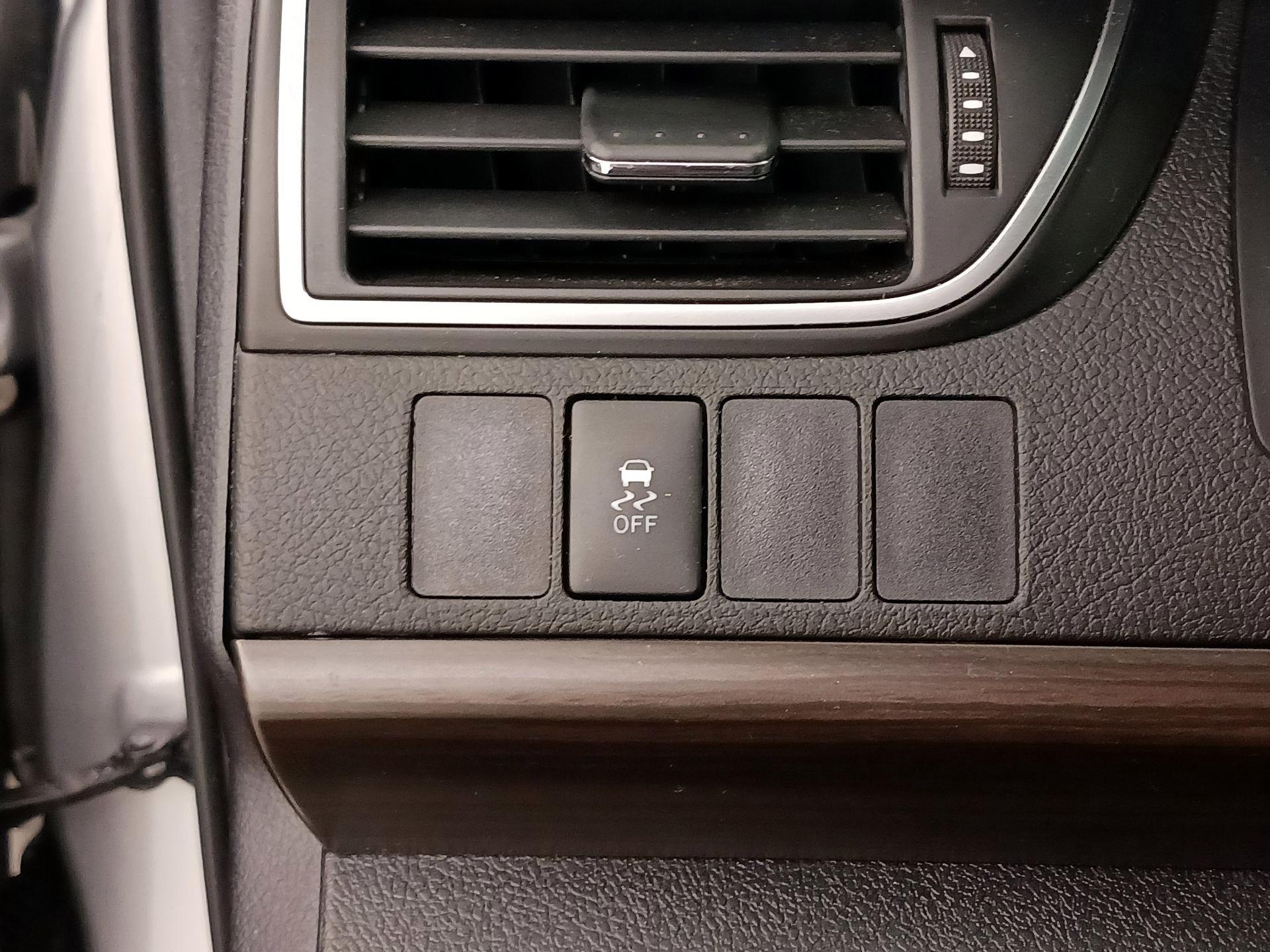 Thumbnail: 2015 Toyota Camry - 13