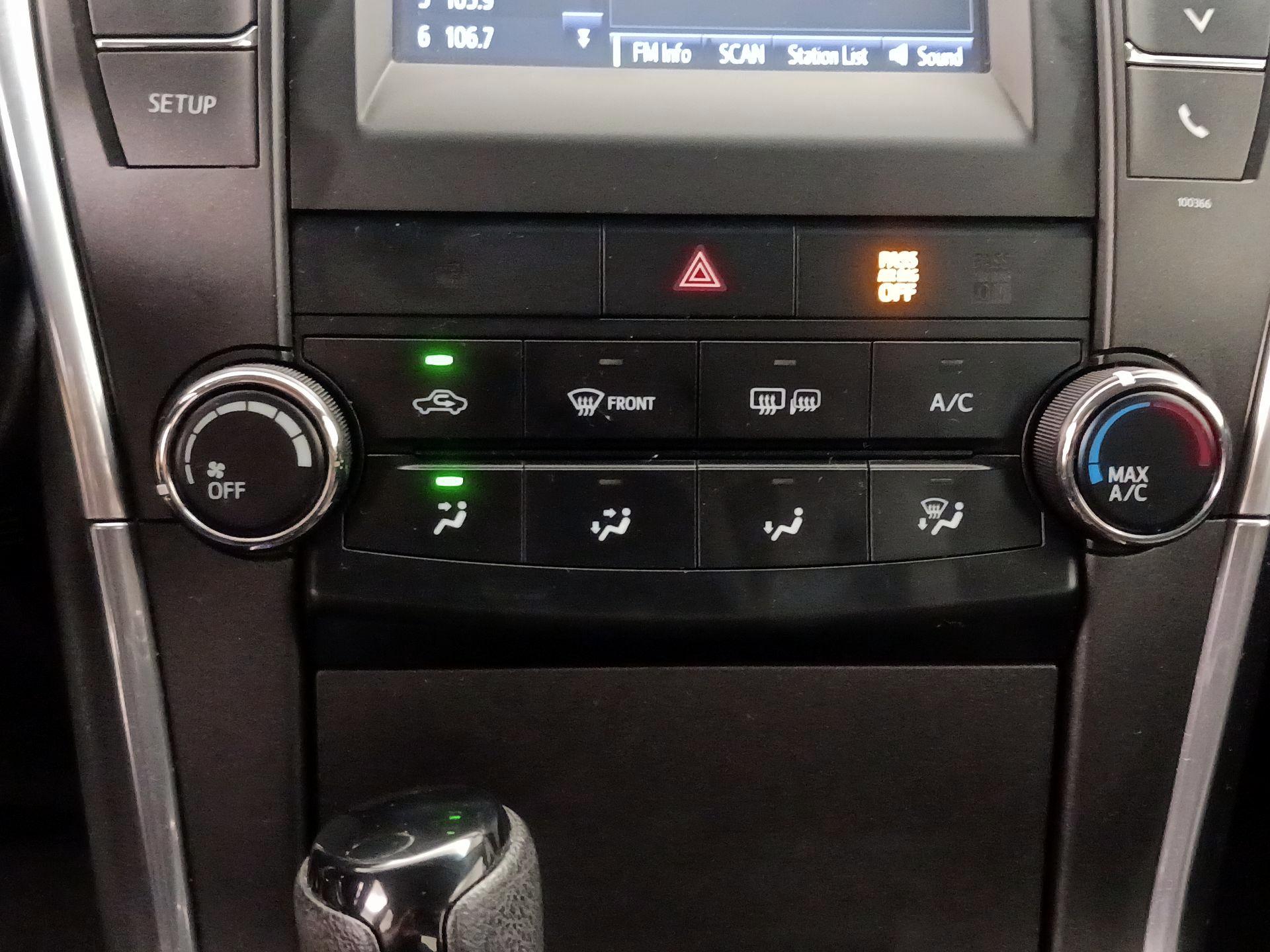 Thumbnail: 2015 Toyota Camry - 16