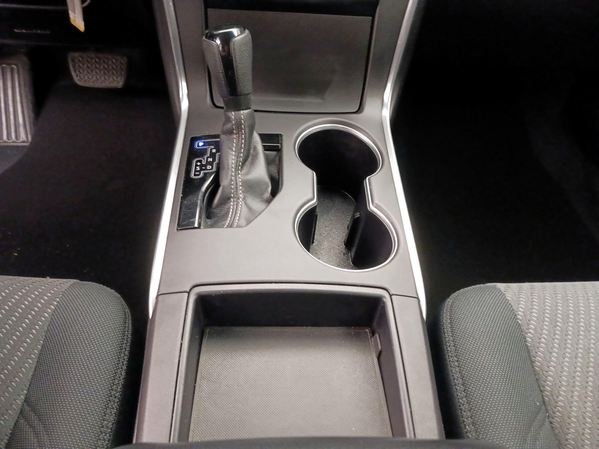 Thumbnail: 2015 Toyota Camry - 17