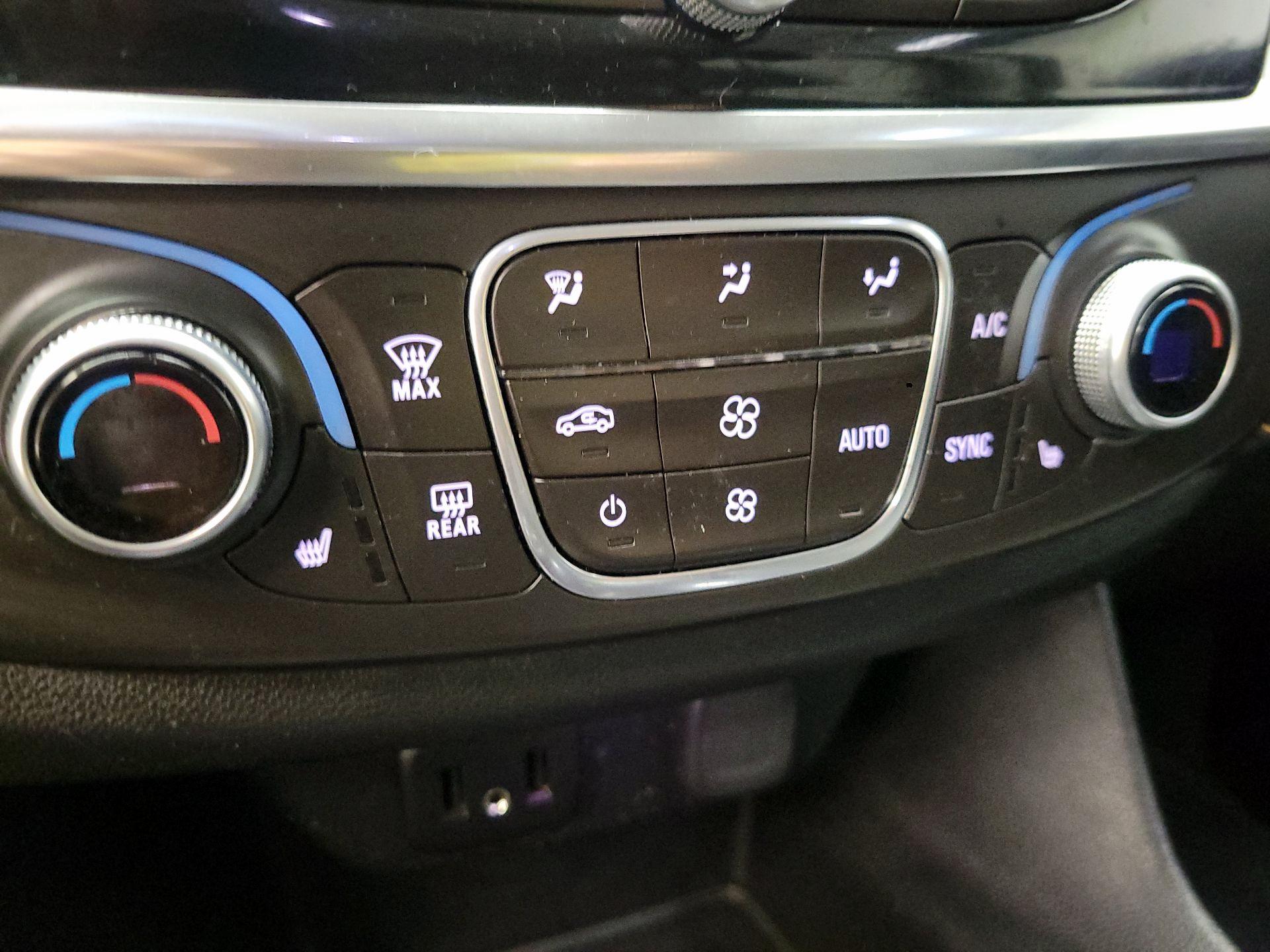 Thumbnail: 2018 Chevrolet Traverse - 16