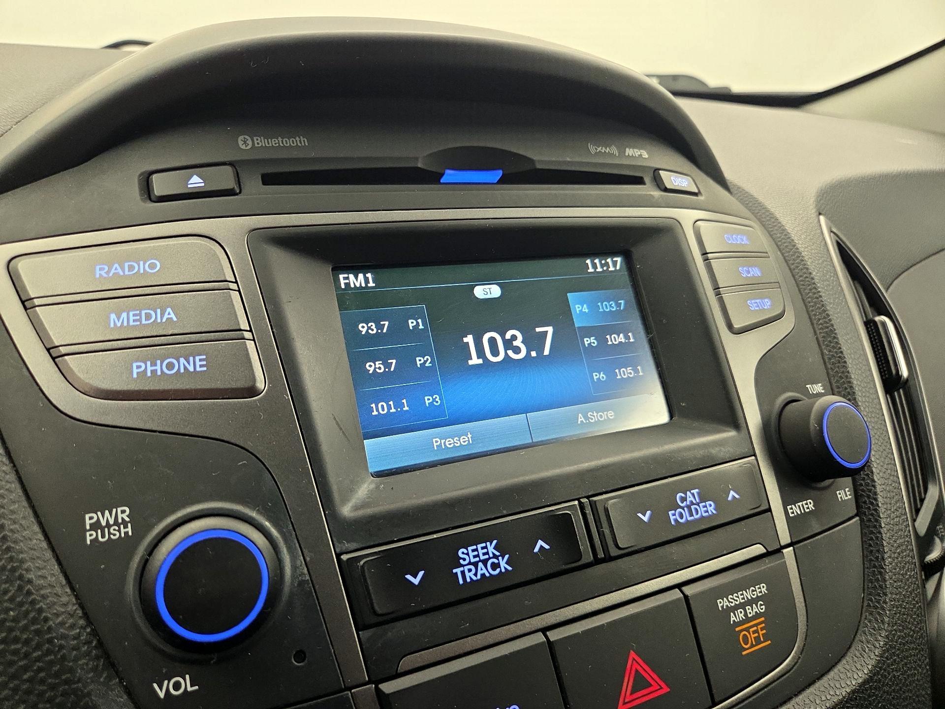 Thumbnail: 2015 Hyundai Tucson - 15