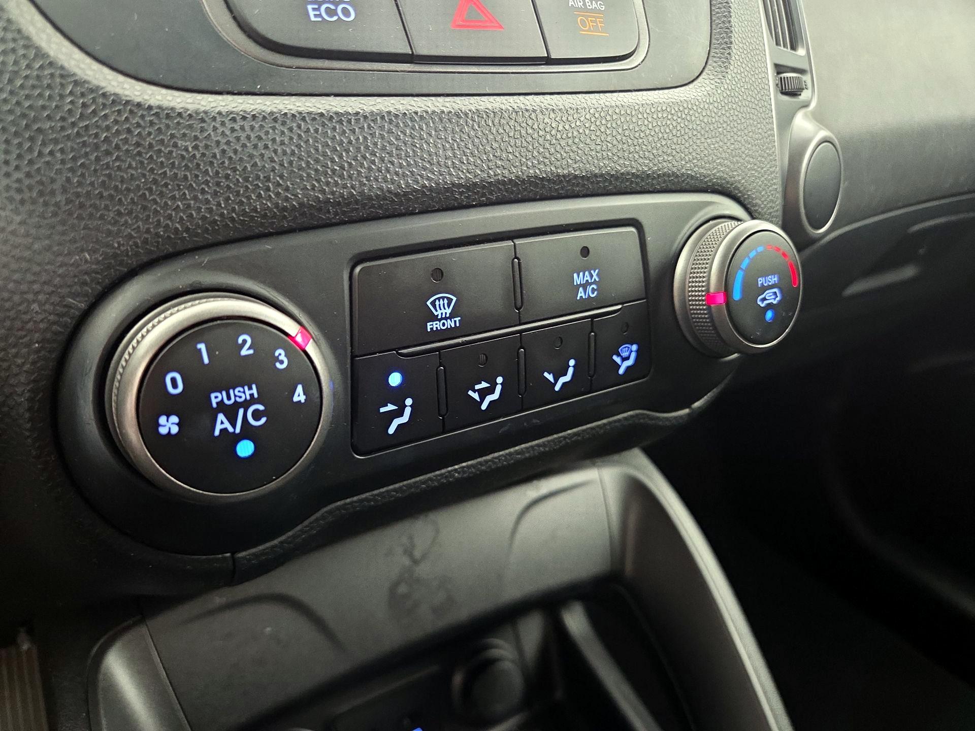 Thumbnail: 2015 Hyundai Tucson - 16