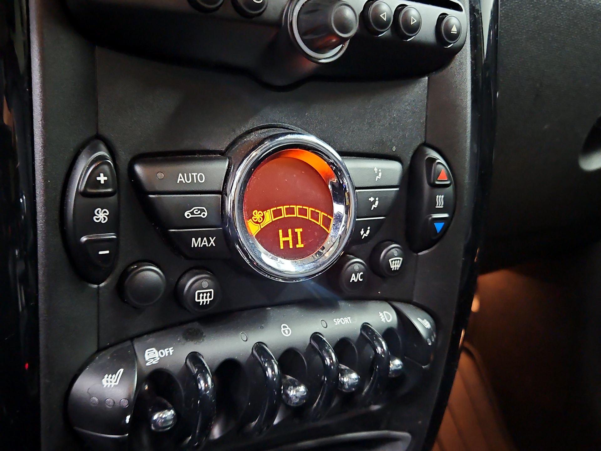Thumbnail: 2015 MINI Cooper Countryman - 15