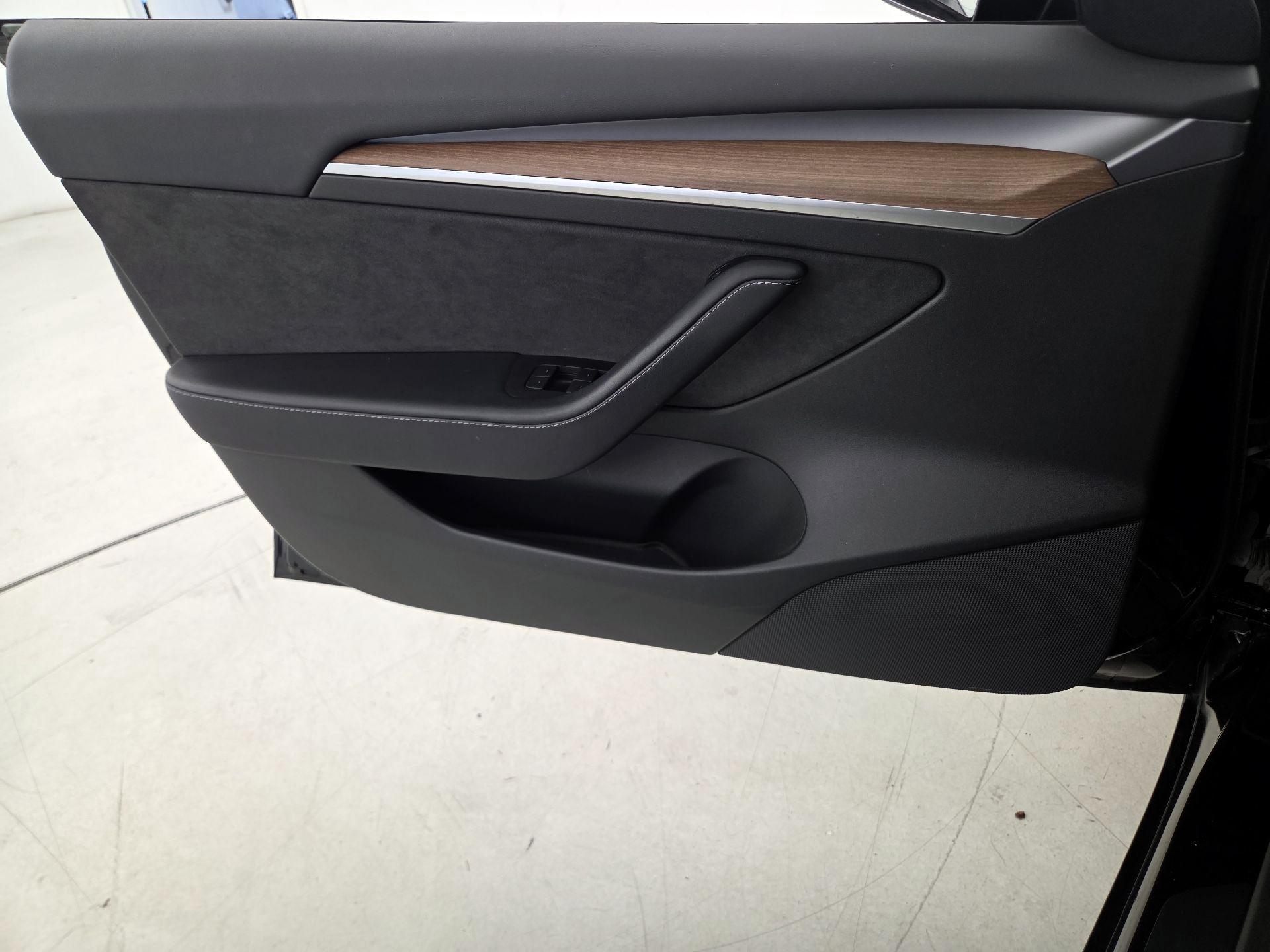 Thumbnail: 2023 Tesla Model 3 - 12
