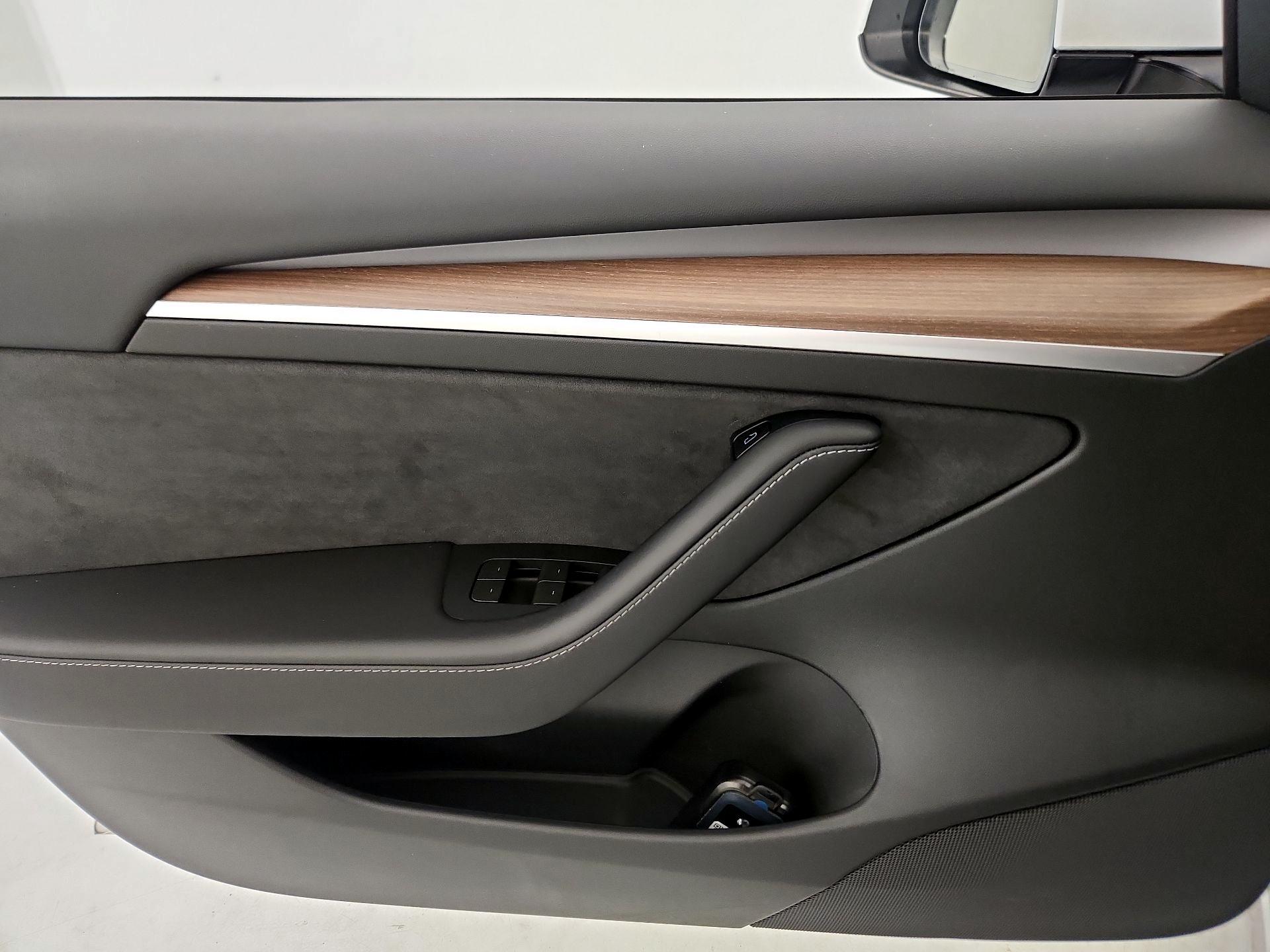 Thumbnail: 2023 Tesla Model 3 - 12