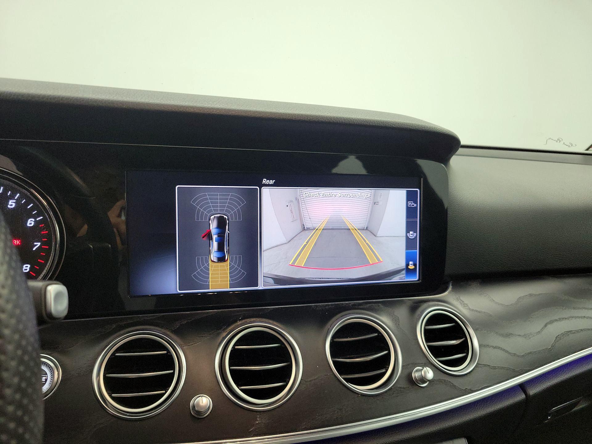 Thumbnail: 2018 Mercedes-Benz E-Class - 15