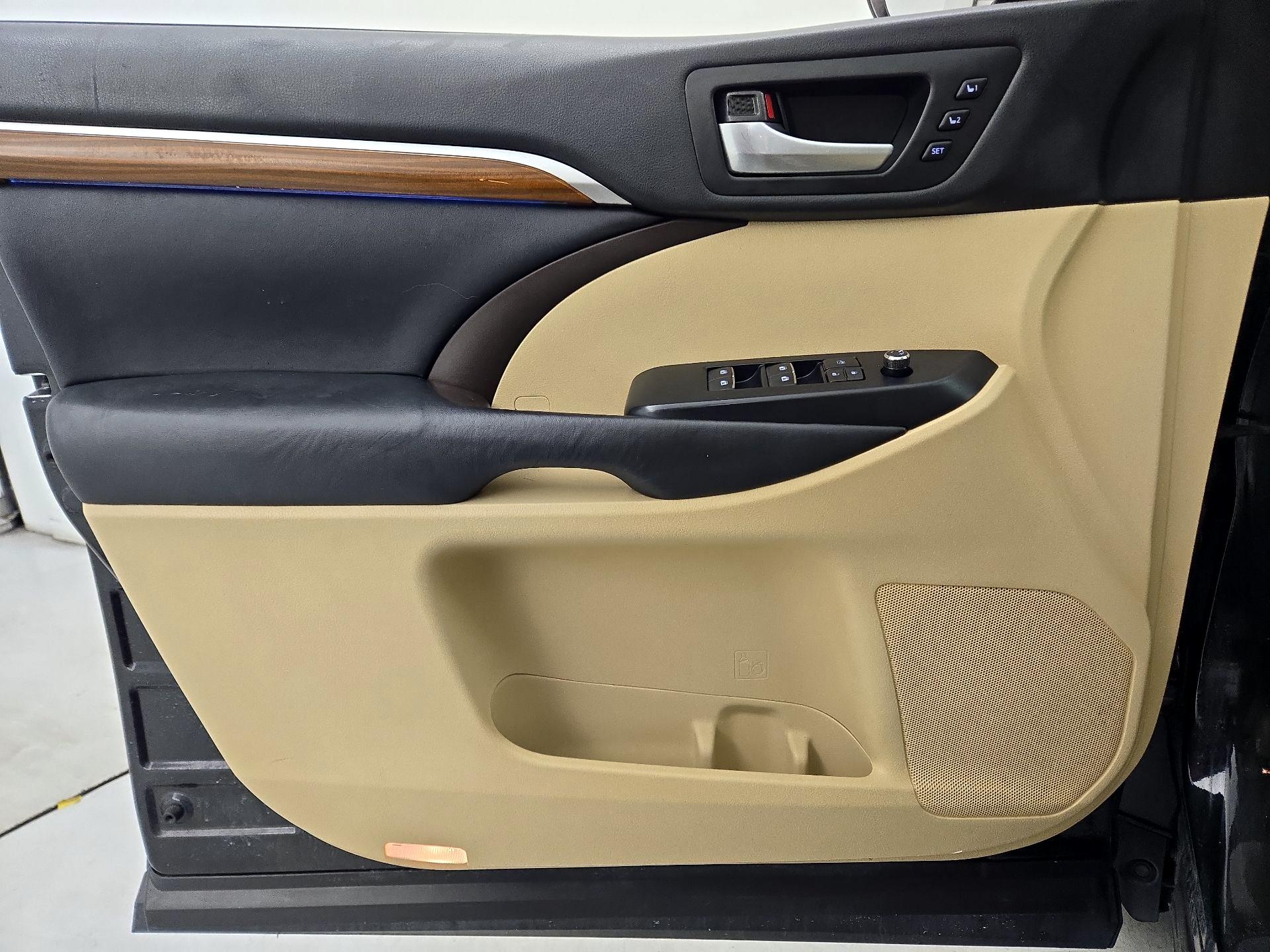 Thumbnail: 2018 Toyota Highlander - 12