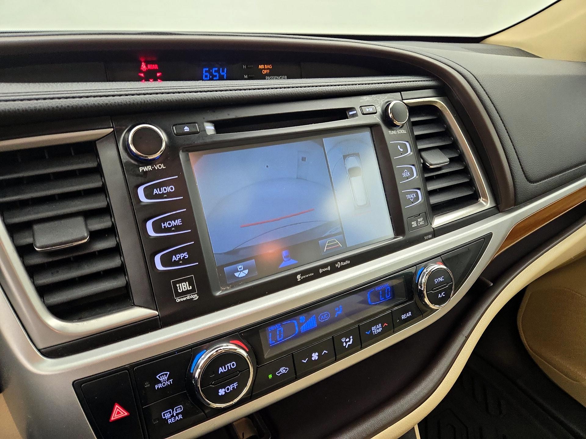 Thumbnail: 2018 Toyota Highlander - 14