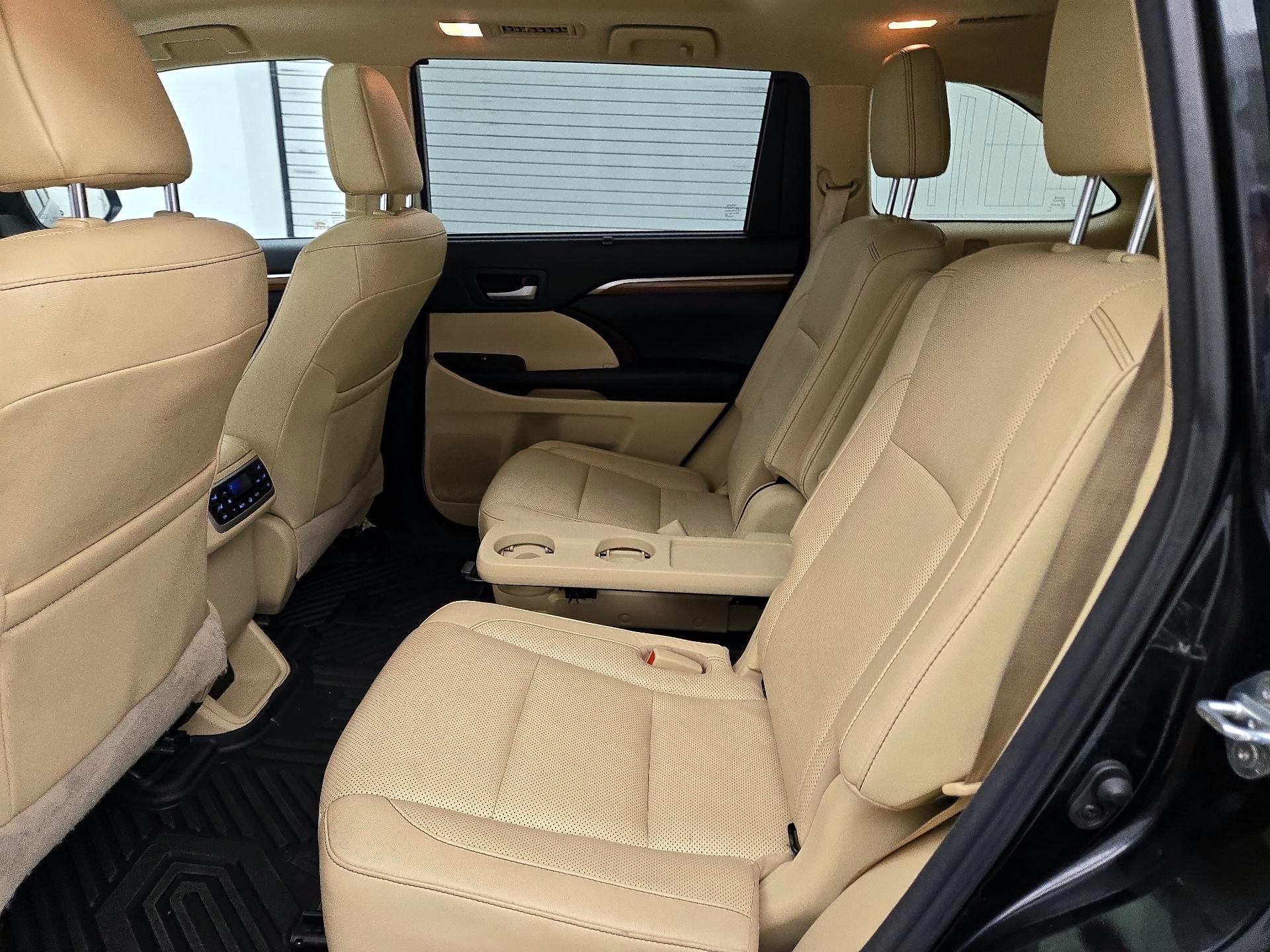 Thumbnail: 2018 Toyota Highlander - 19