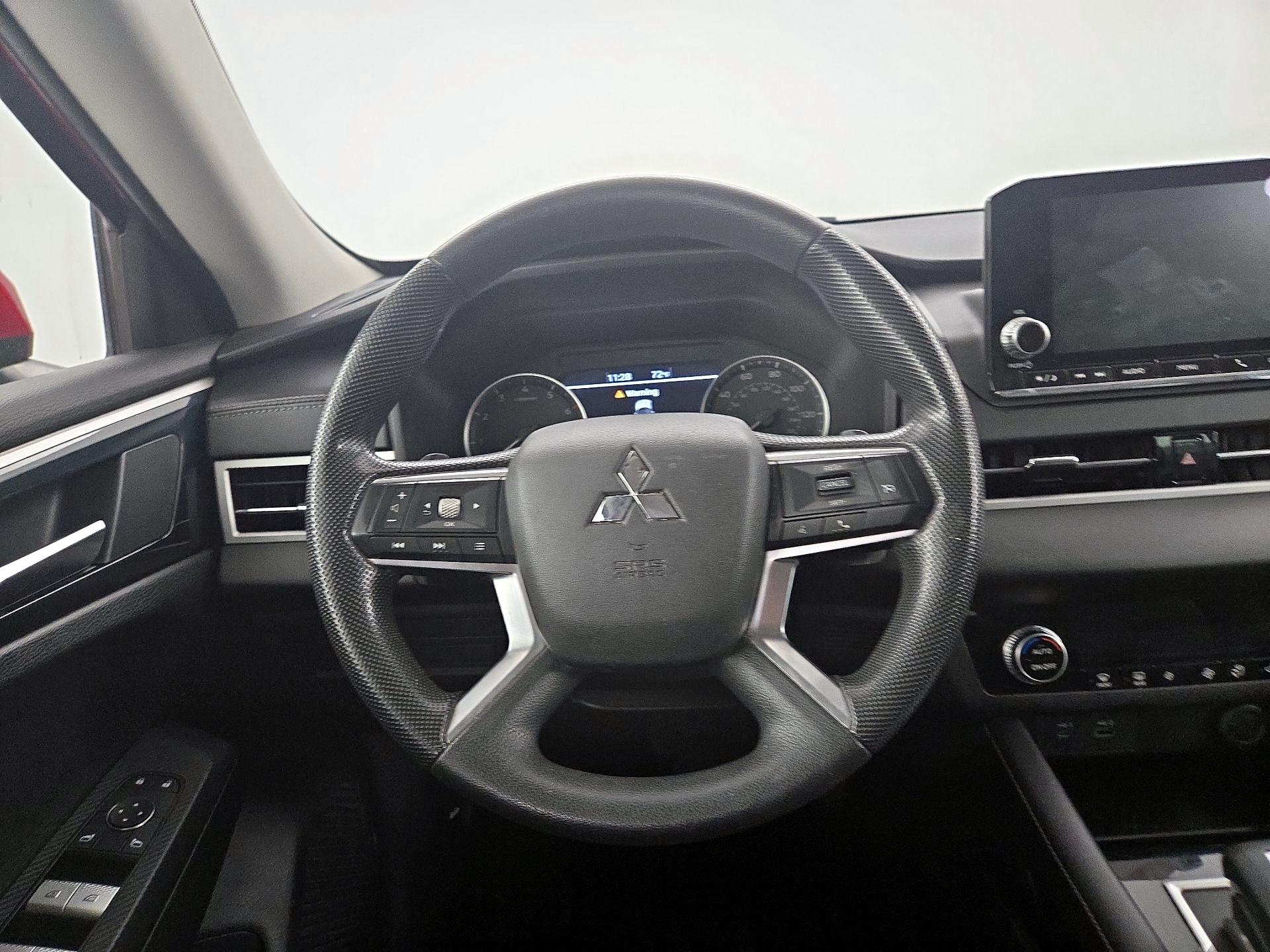 Thumbnail: 2022 Mitsubishi Outlander - 10
