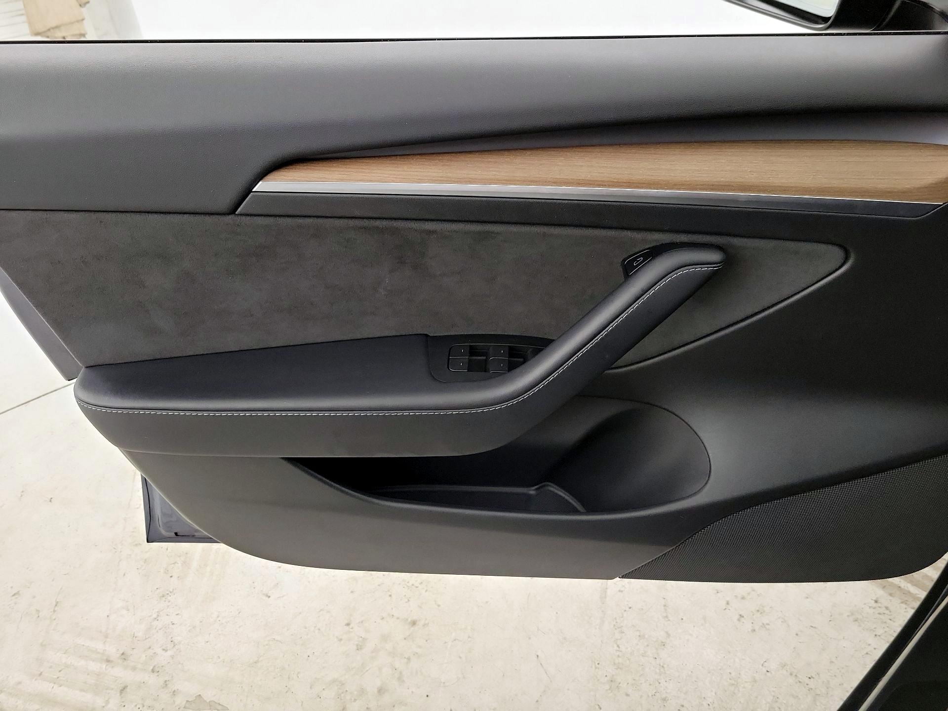Thumbnail: 2022 Tesla Model 3 - 12