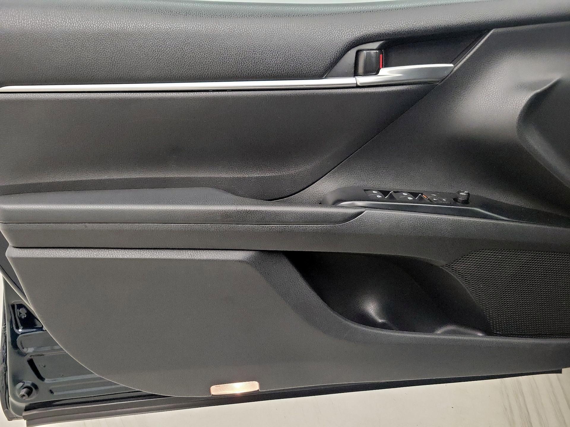 Thumbnail: 2019 Toyota Camry - 12