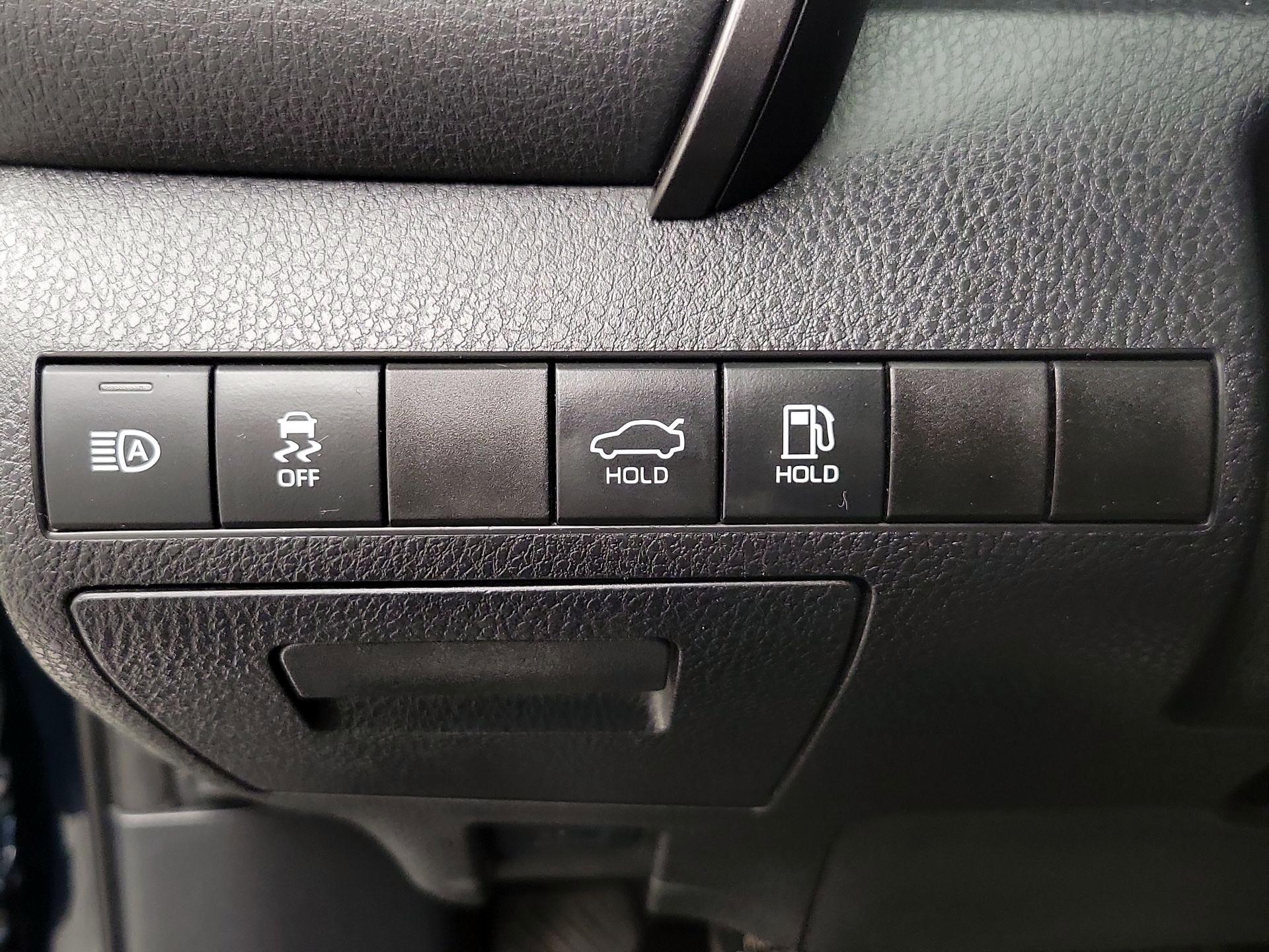 Thumbnail: 2019 Toyota Camry - 13