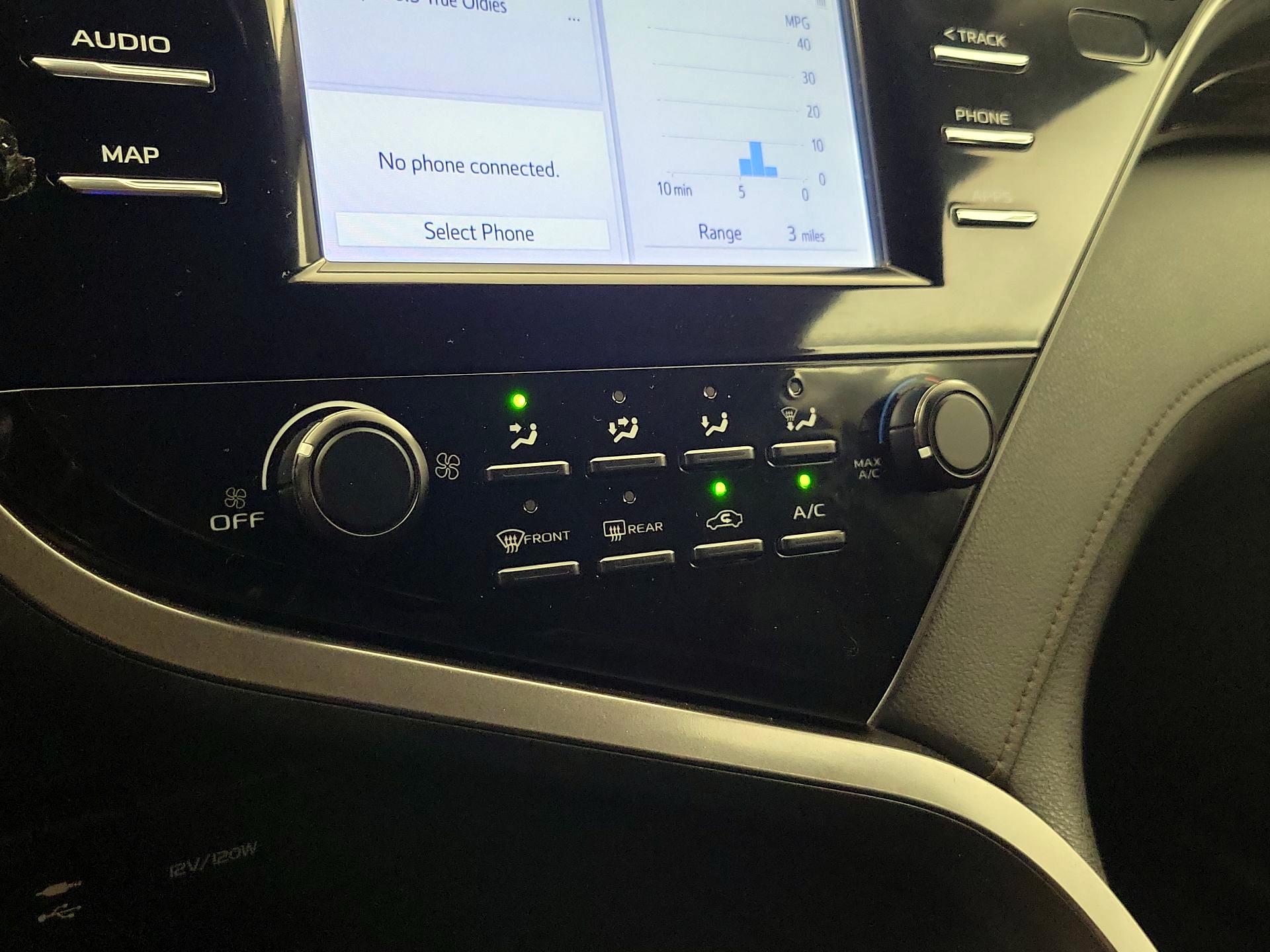 Thumbnail: 2019 Toyota Camry - 16