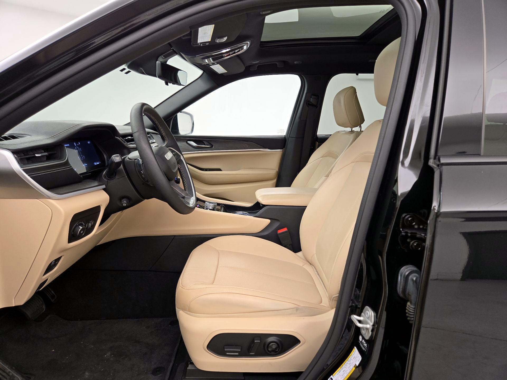 Thumbnail: 2024 Jeep Grand Cherokee L - 11