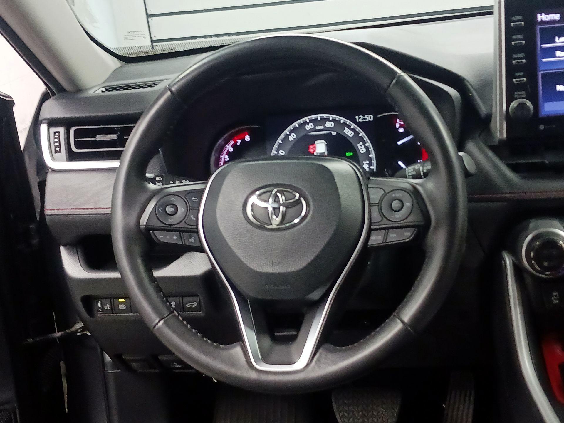 Thumbnail: 2022 Toyota RAV4 - 10