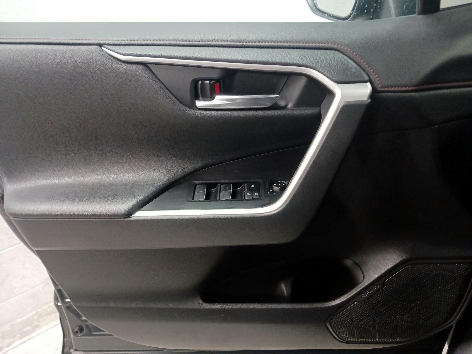 Thumbnail: 2022 Toyota RAV4 - 12