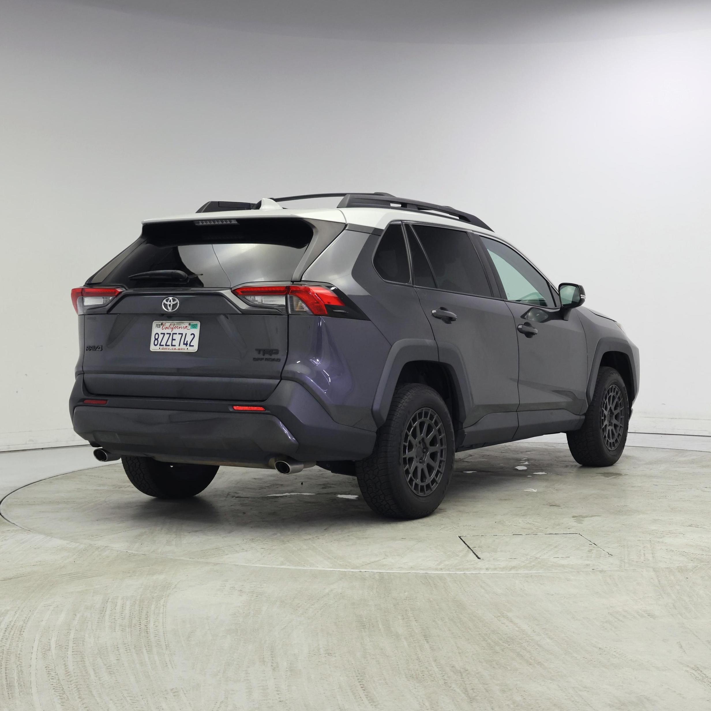 Thumbnail: 2022 Toyota RAV4 - 8