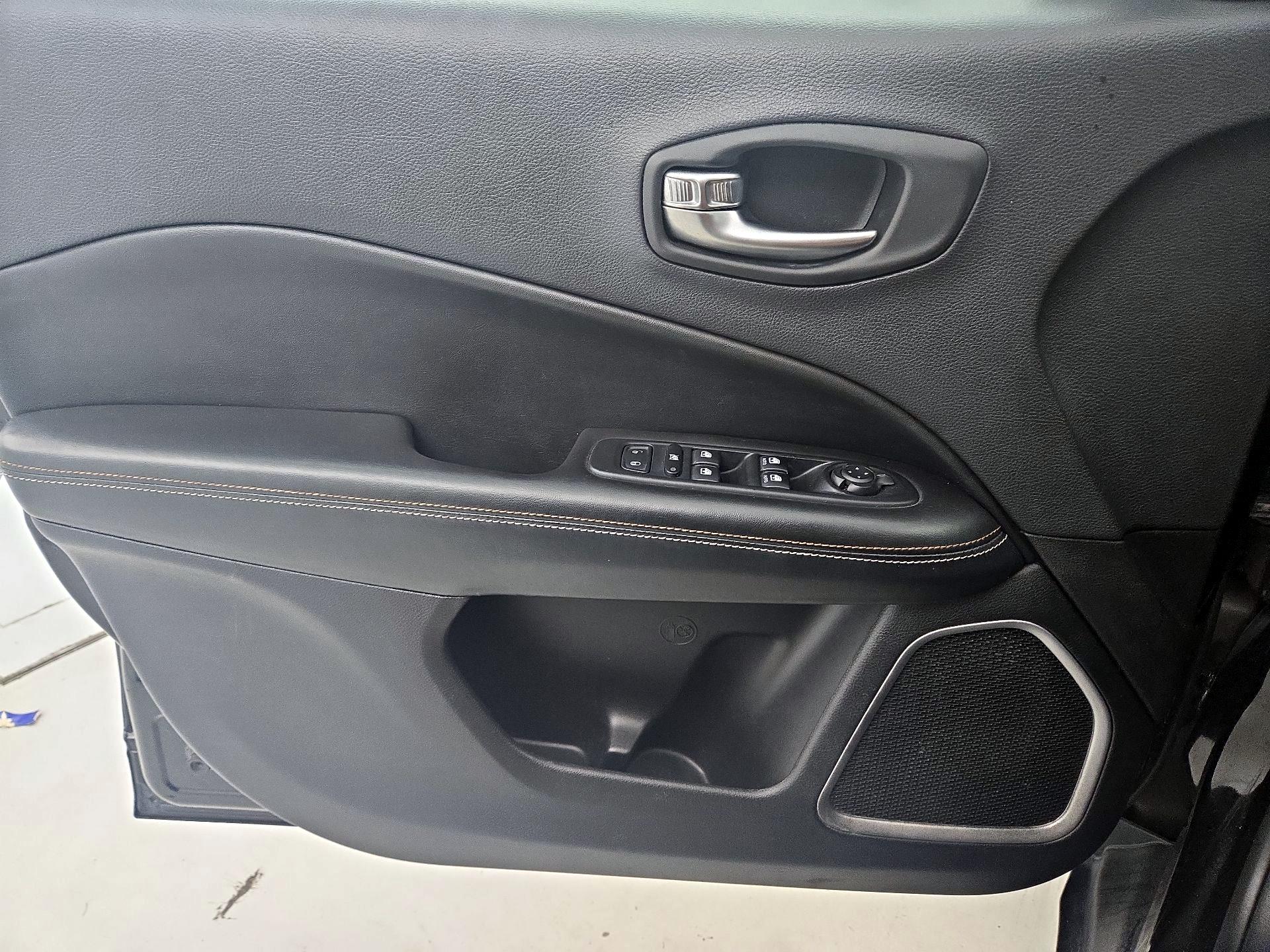 Thumbnail: 2018 Jeep Compass - 12