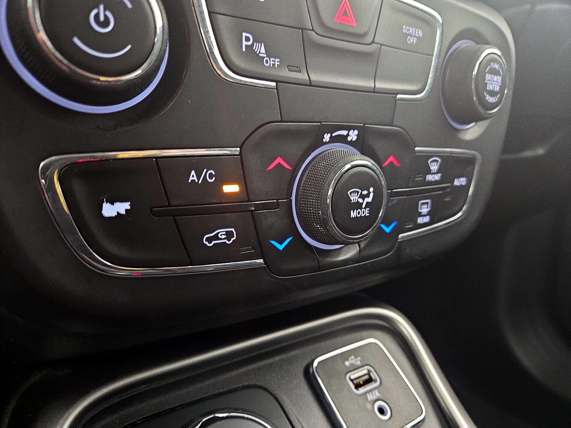 Thumbnail: 2018 Jeep Compass - 16