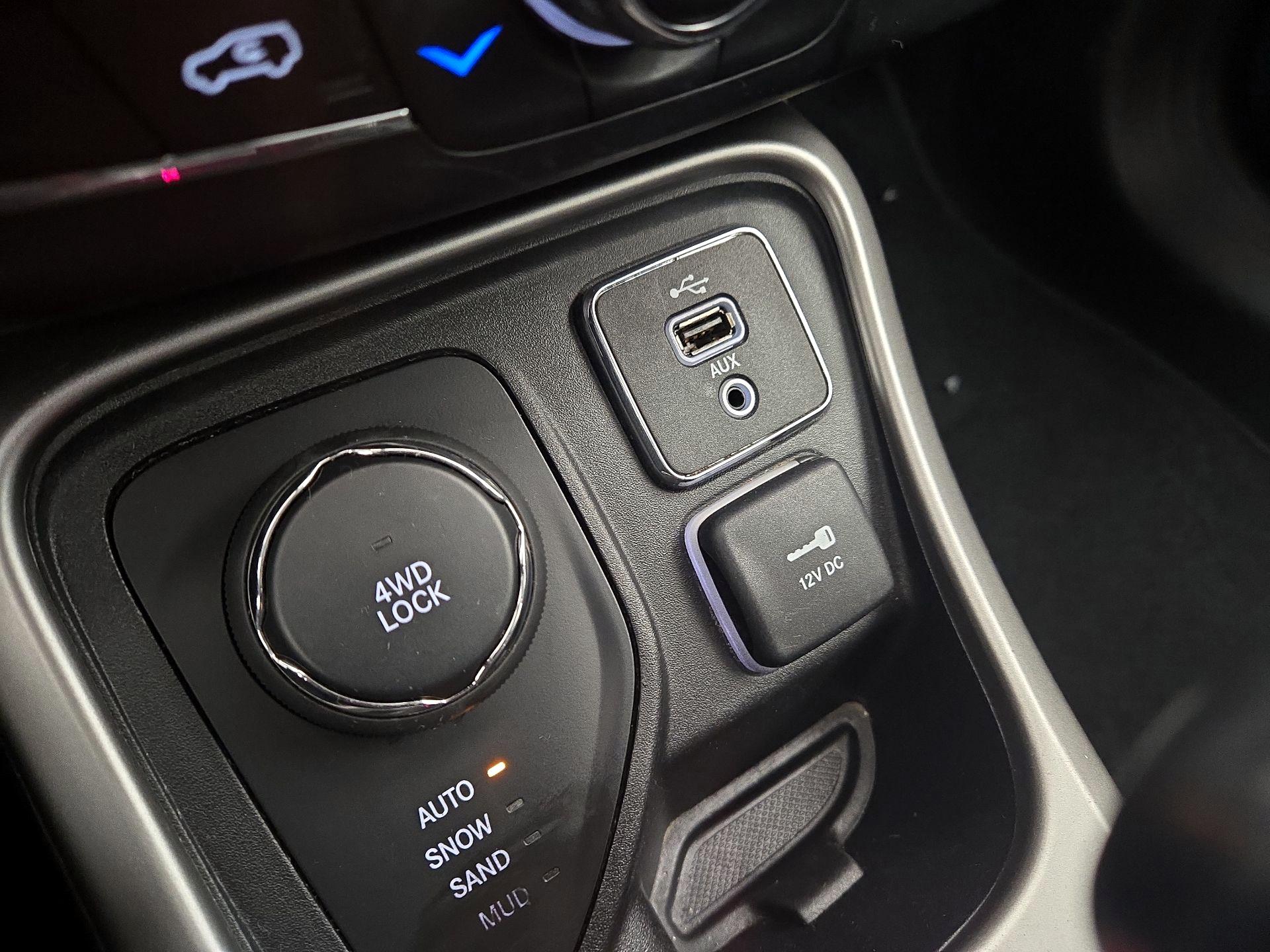 Thumbnail: 2018 Jeep Compass - 18