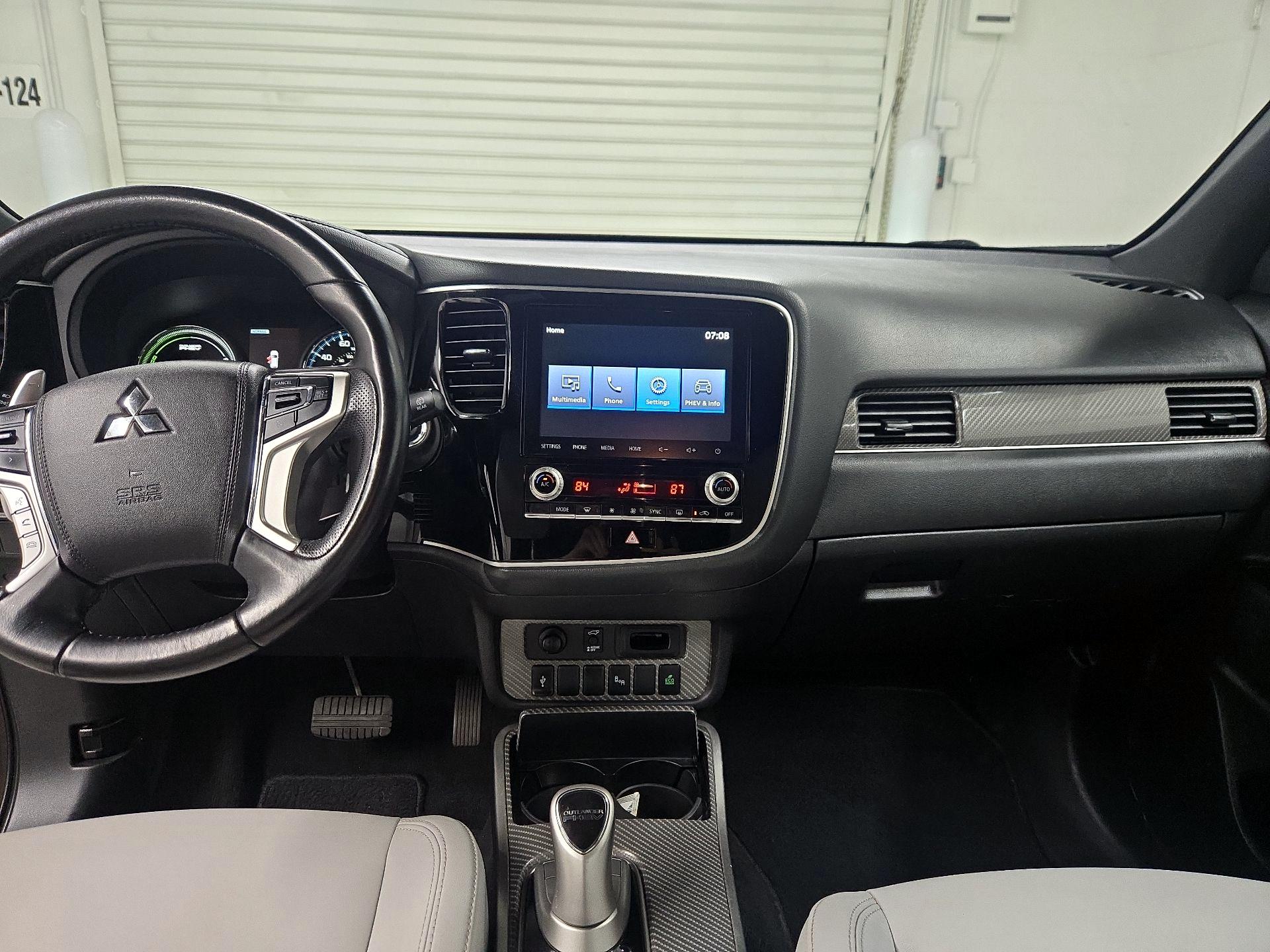 Thumbnail: 2020 Mitsubishi Outlander - 9