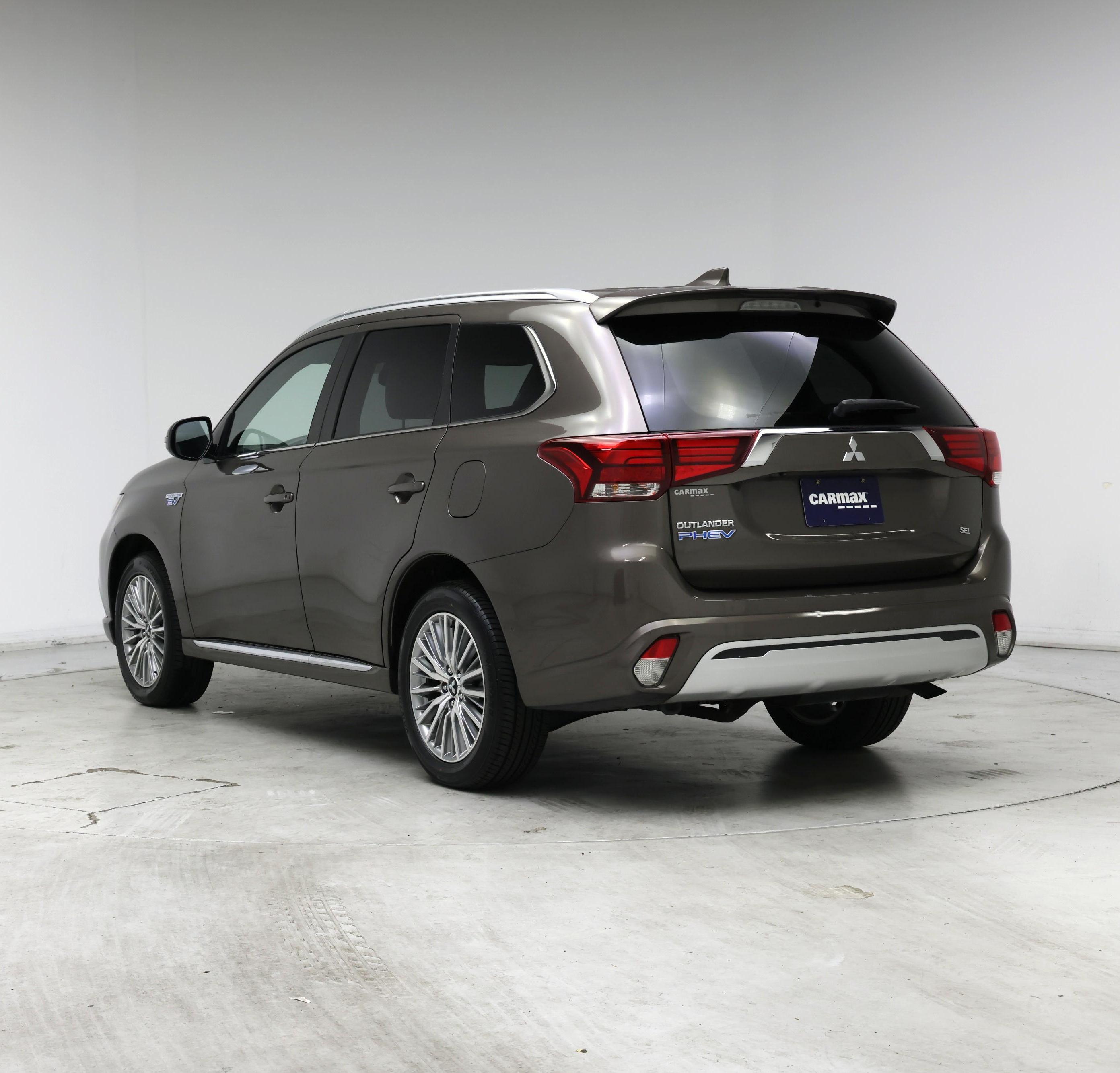 Thumbnail: 2020 Mitsubishi Outlander - 2