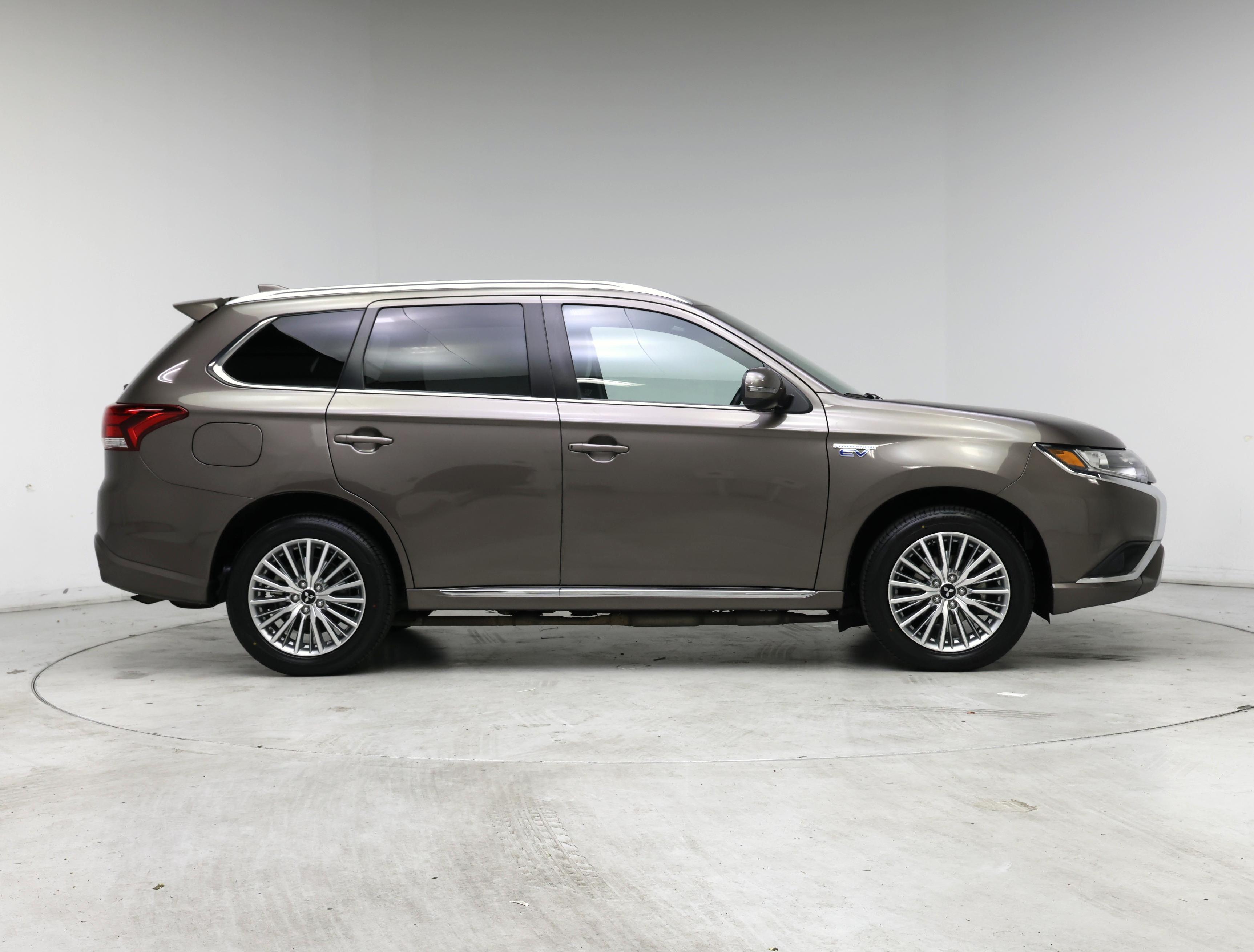 Thumbnail: 2020 Mitsubishi Outlander - 7