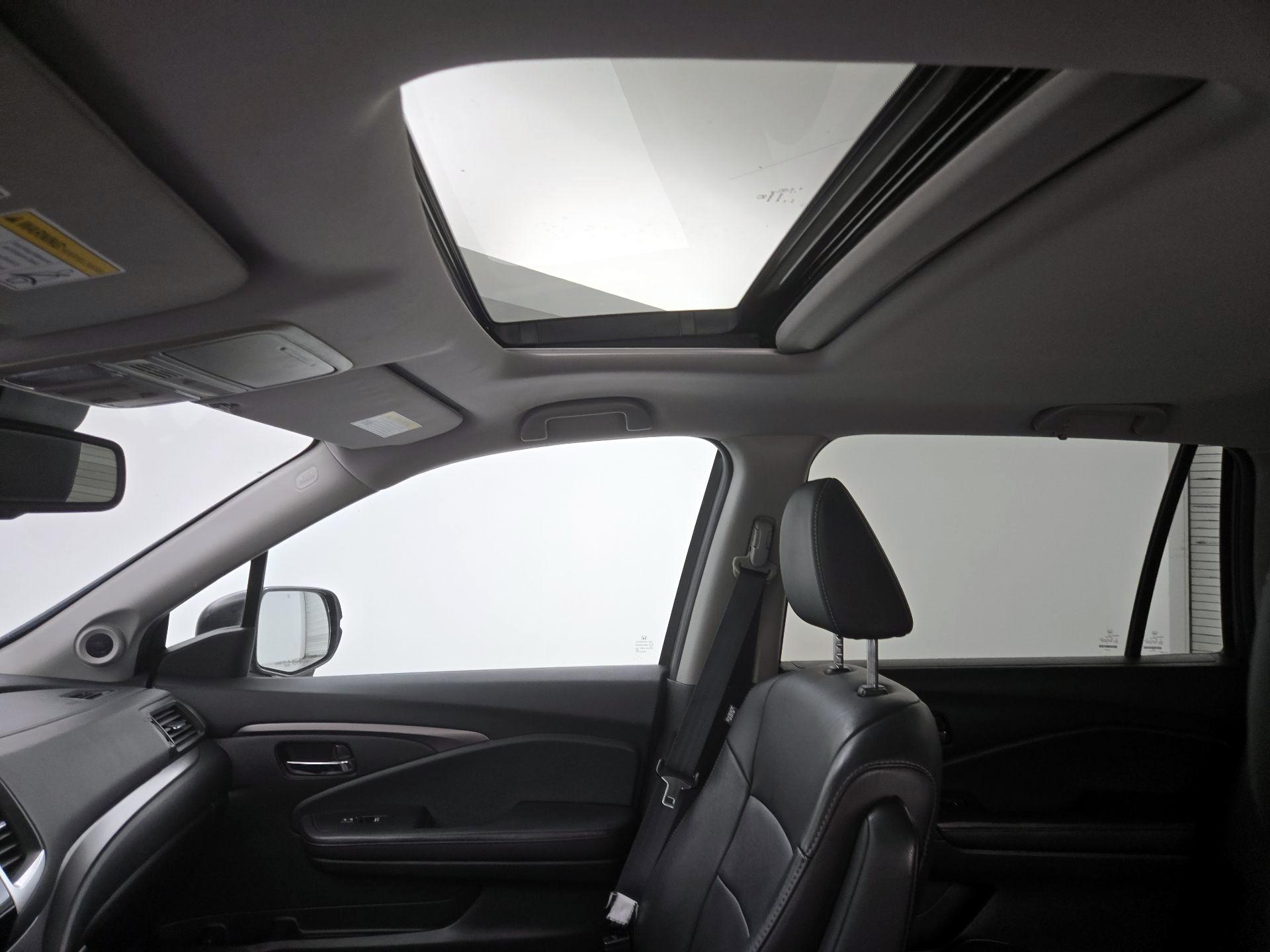 Thumbnail: 2018 Honda Pilot - 19