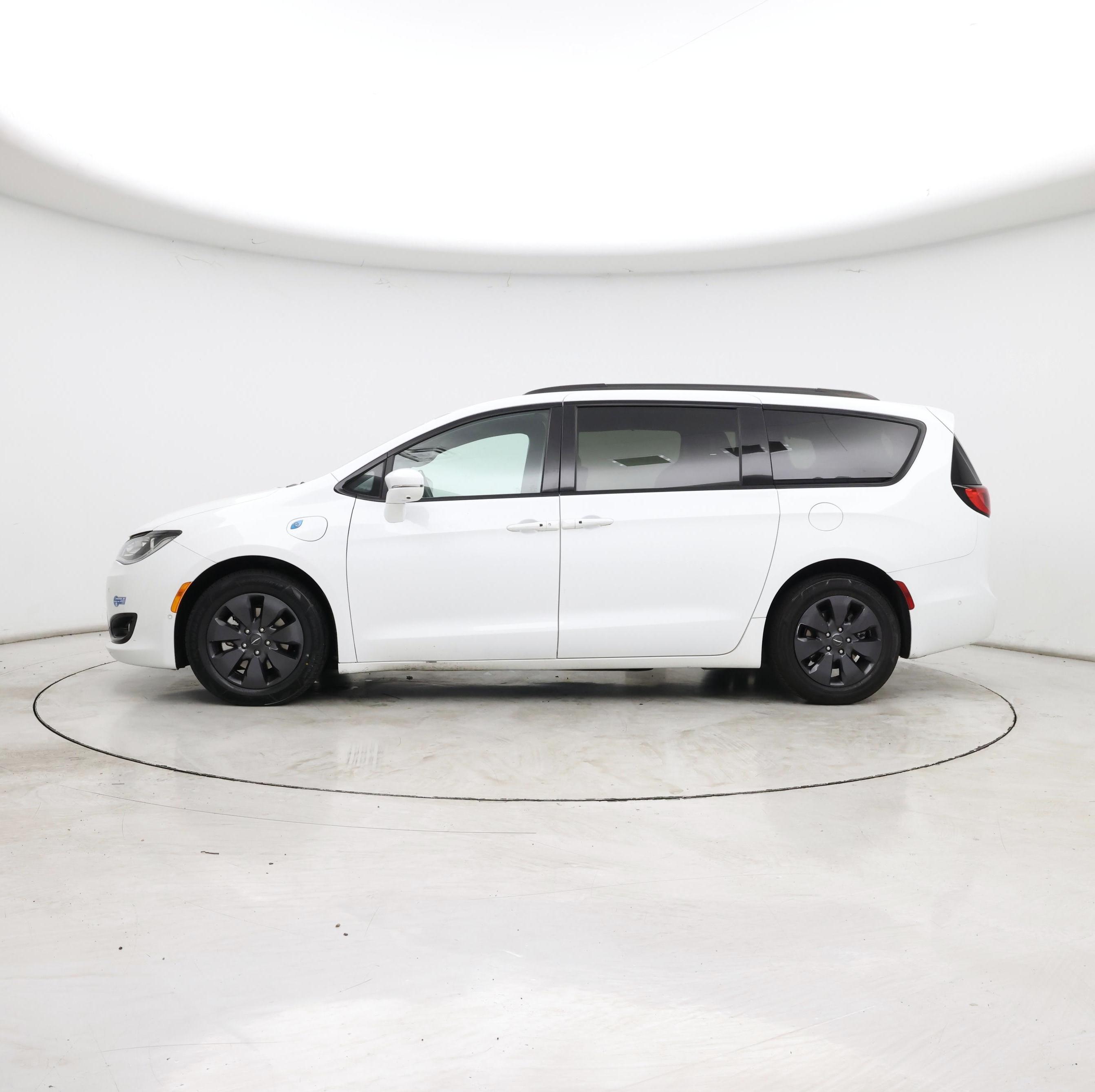 Thumbnail: 2020 Chrysler Pacifica - 3