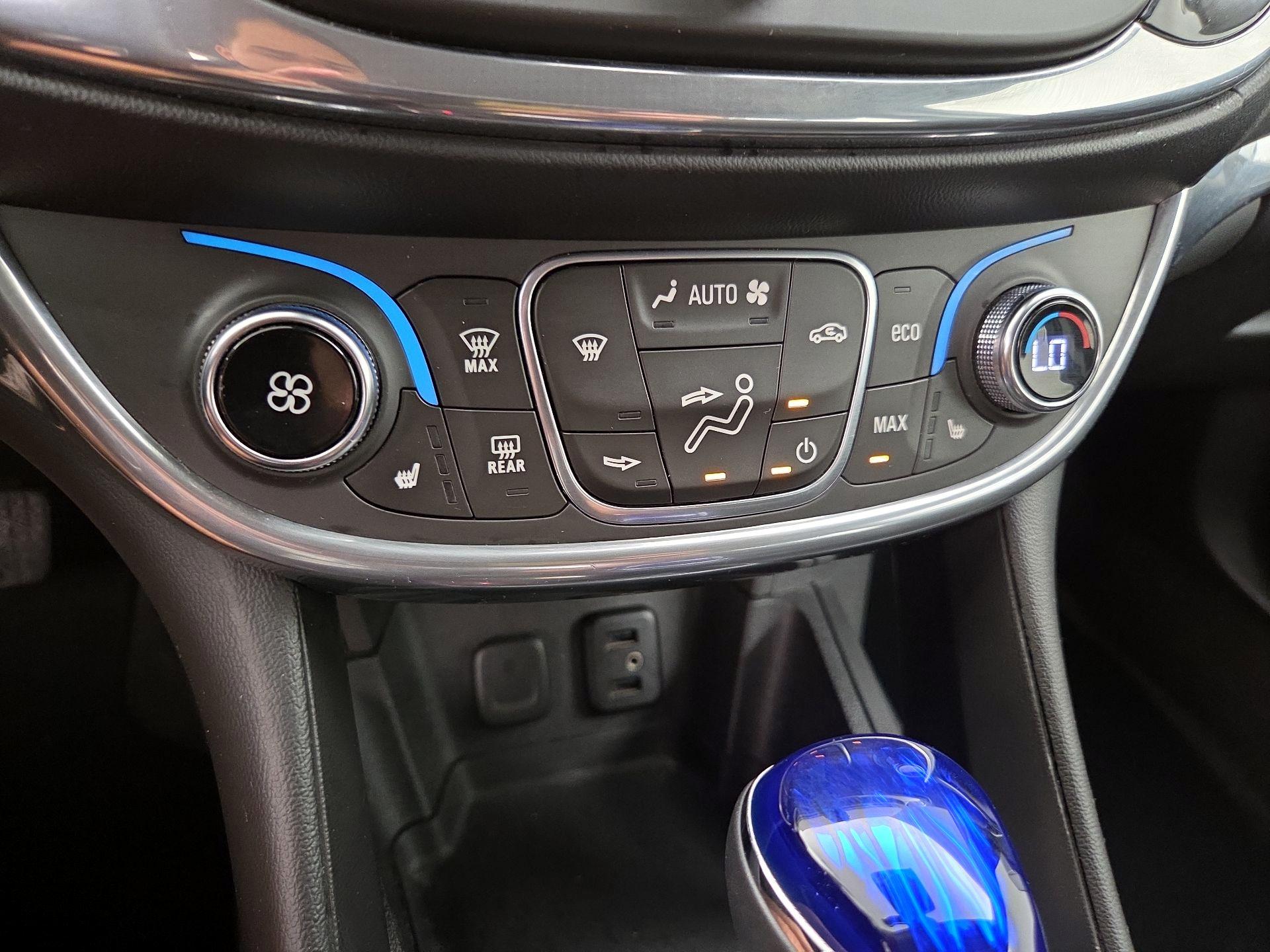 Thumbnail: 2016 Chevrolet Volt - 16
