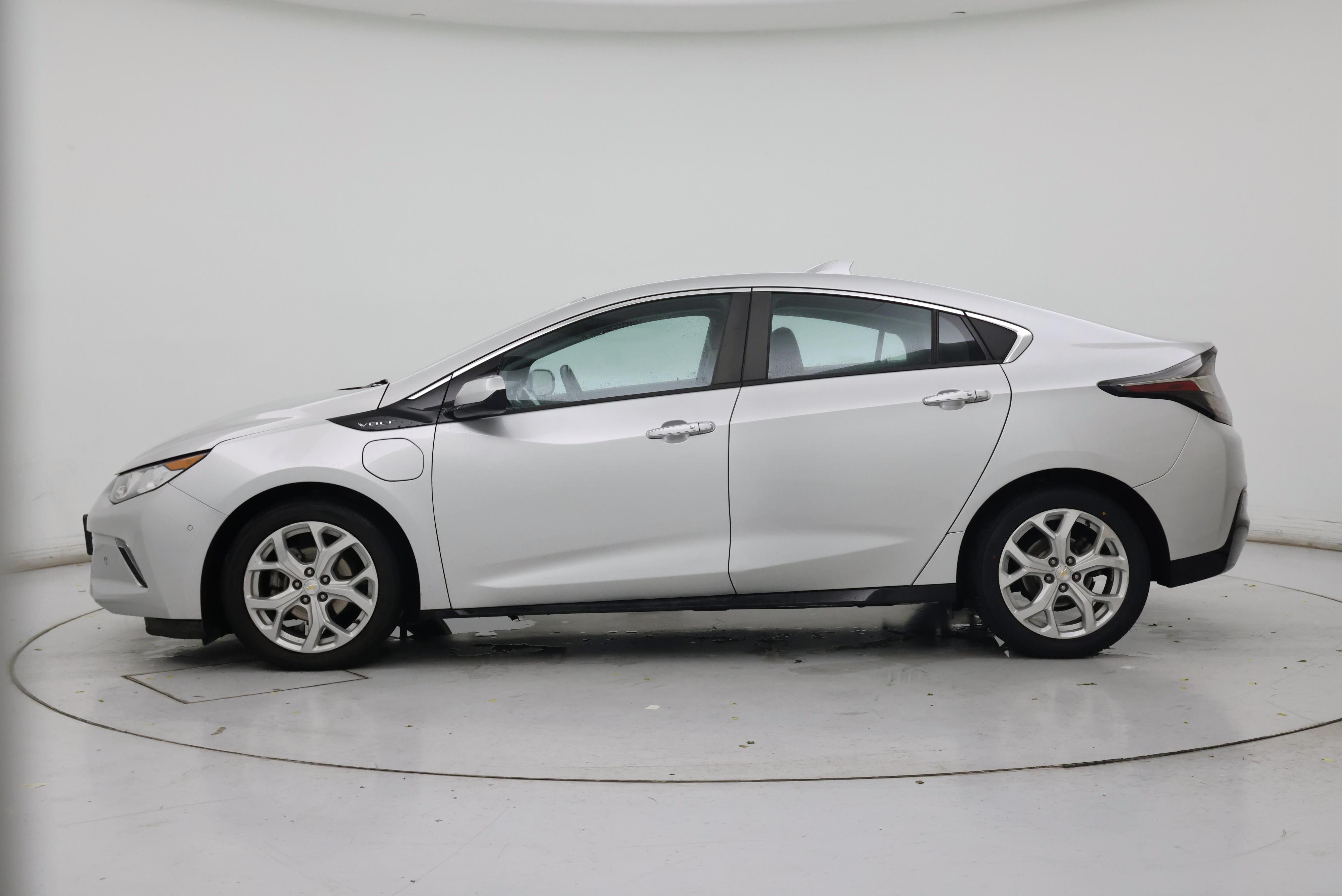 Thumbnail: 2016 Chevrolet Volt - 3
