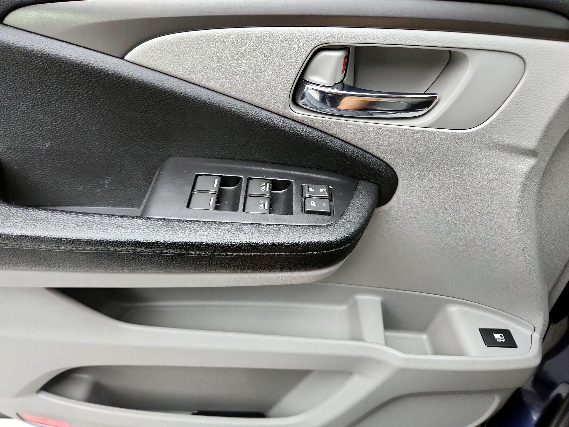 Thumbnail: 2018 Honda Pilot - 12