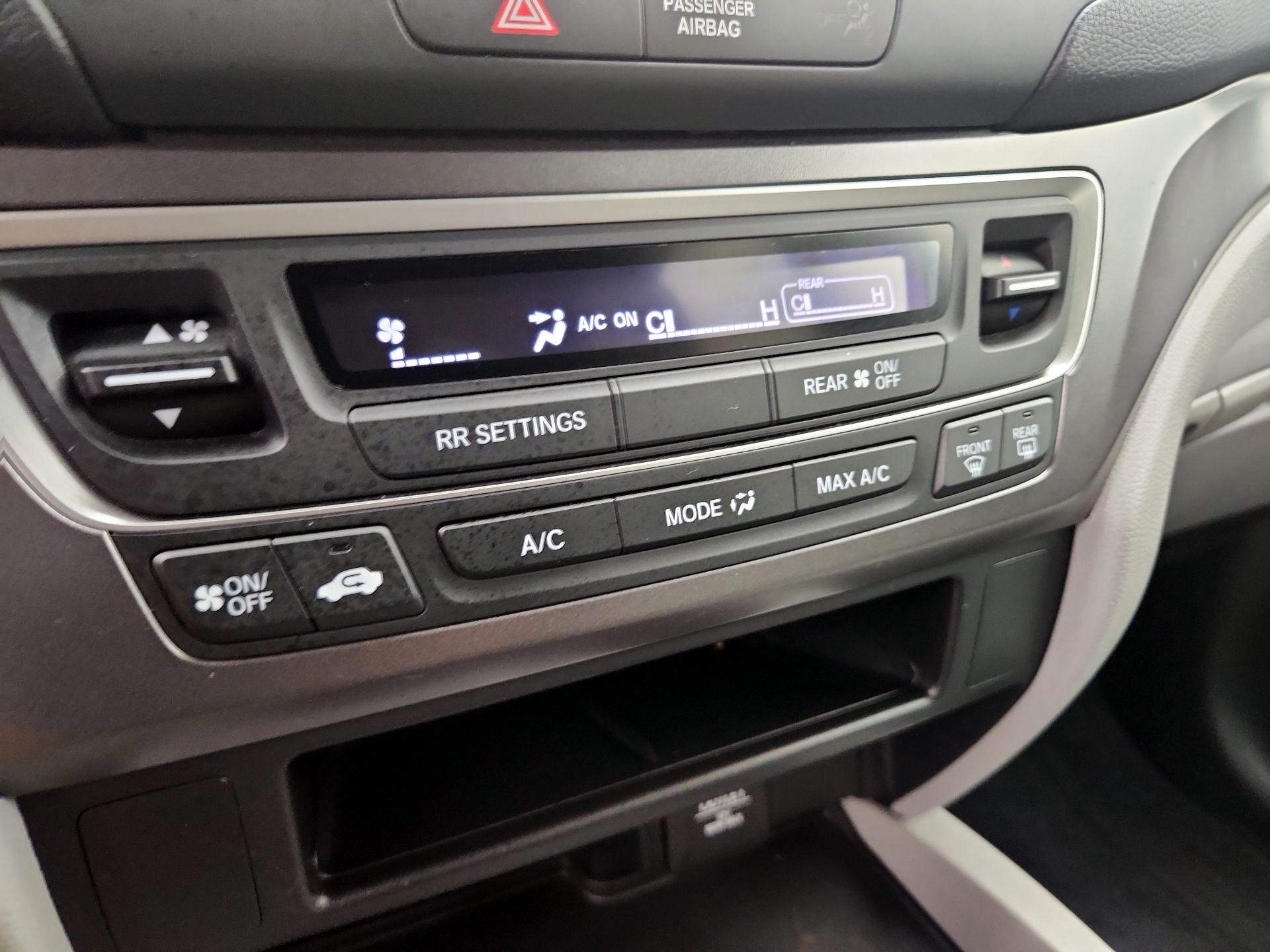 Thumbnail: 2018 Honda Pilot - 16