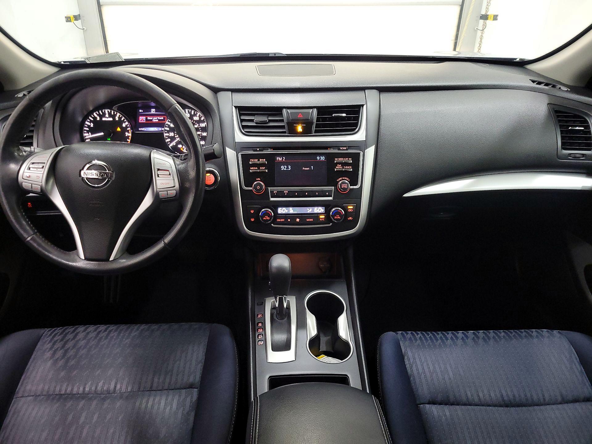 Thumbnail: 2017 Nissan Altima - 9