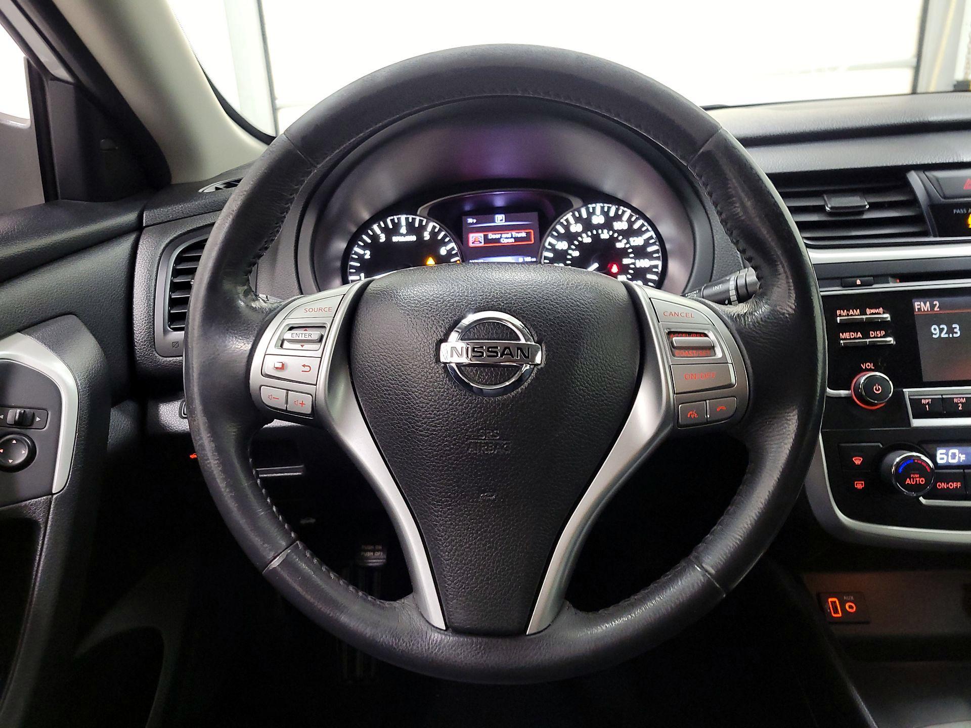 Thumbnail: 2017 Nissan Altima - 10