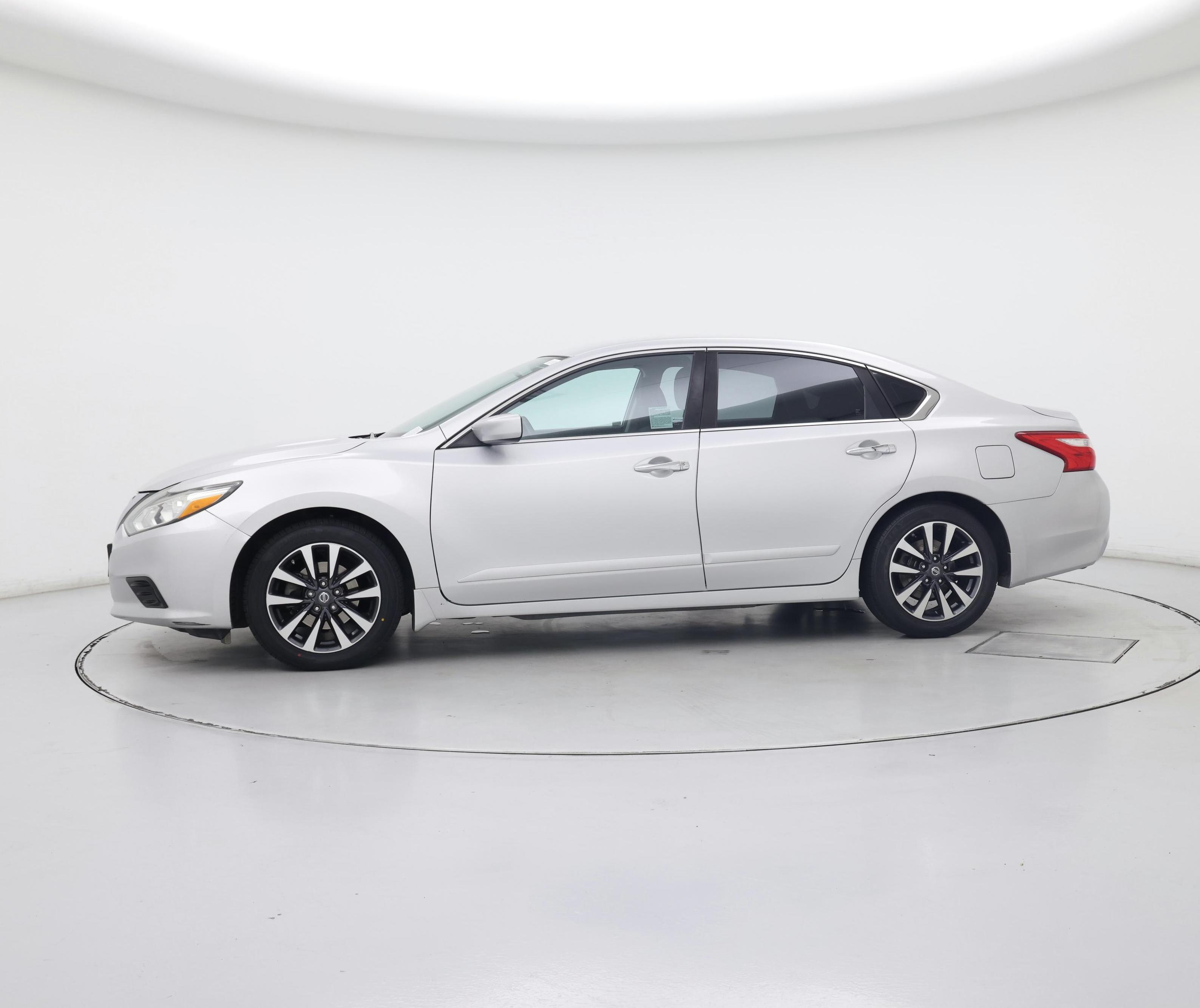 Thumbnail: 2017 Nissan Altima - 3