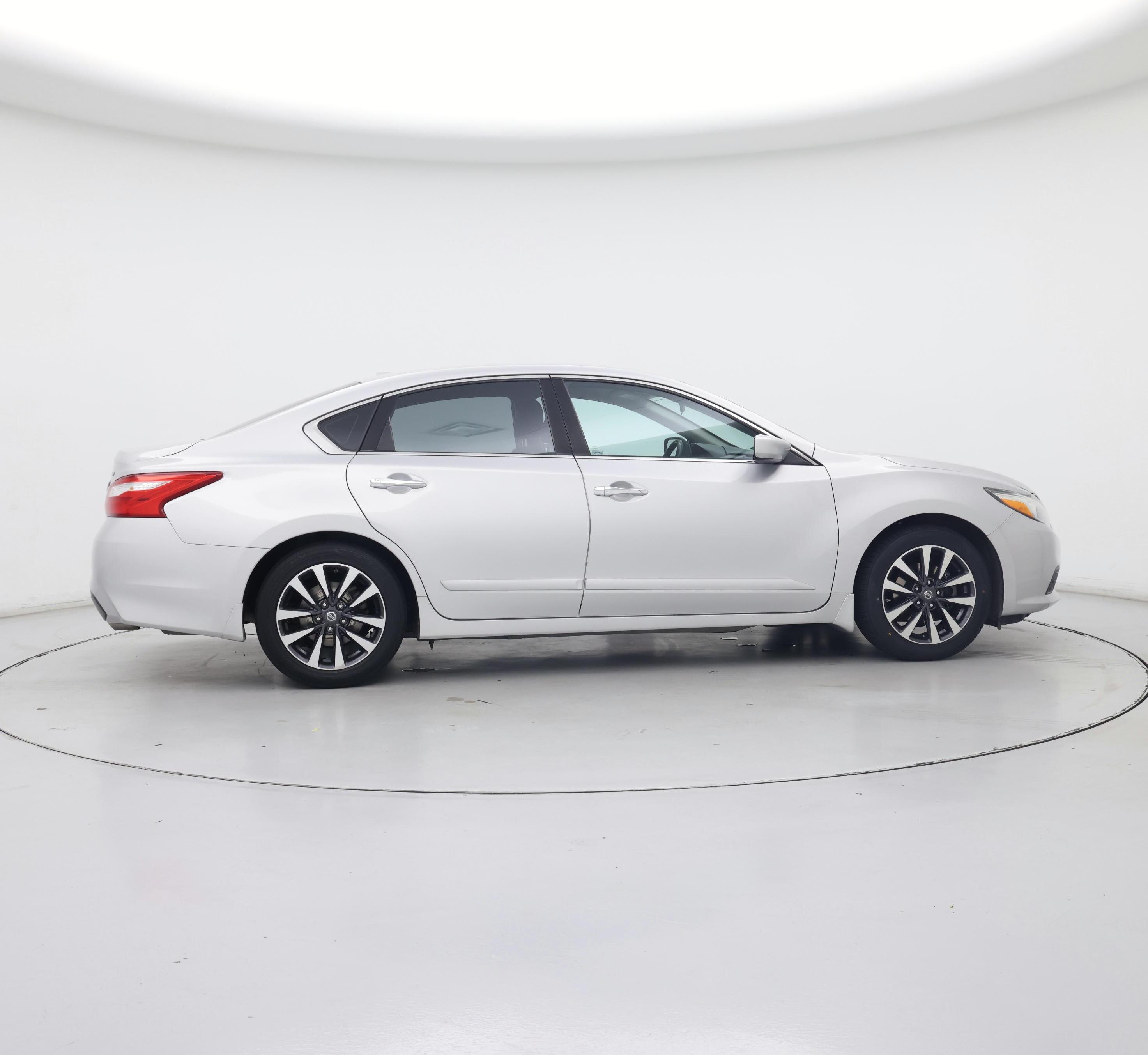 Thumbnail: 2017 Nissan Altima - 7