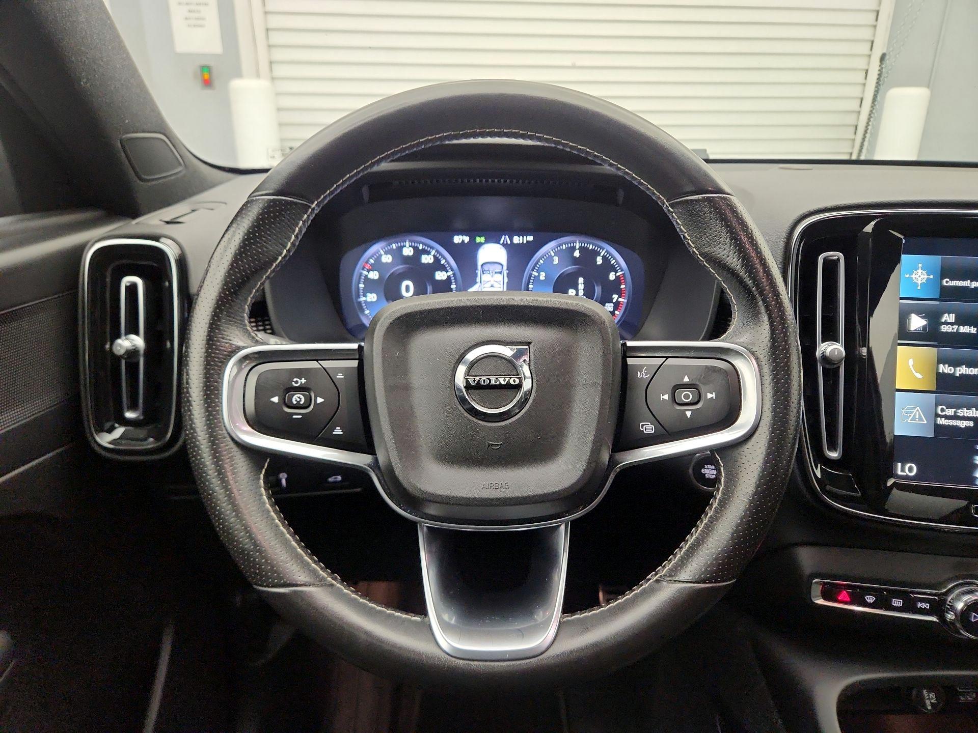 Thumbnail: 2021 Volvo XC40 - 10