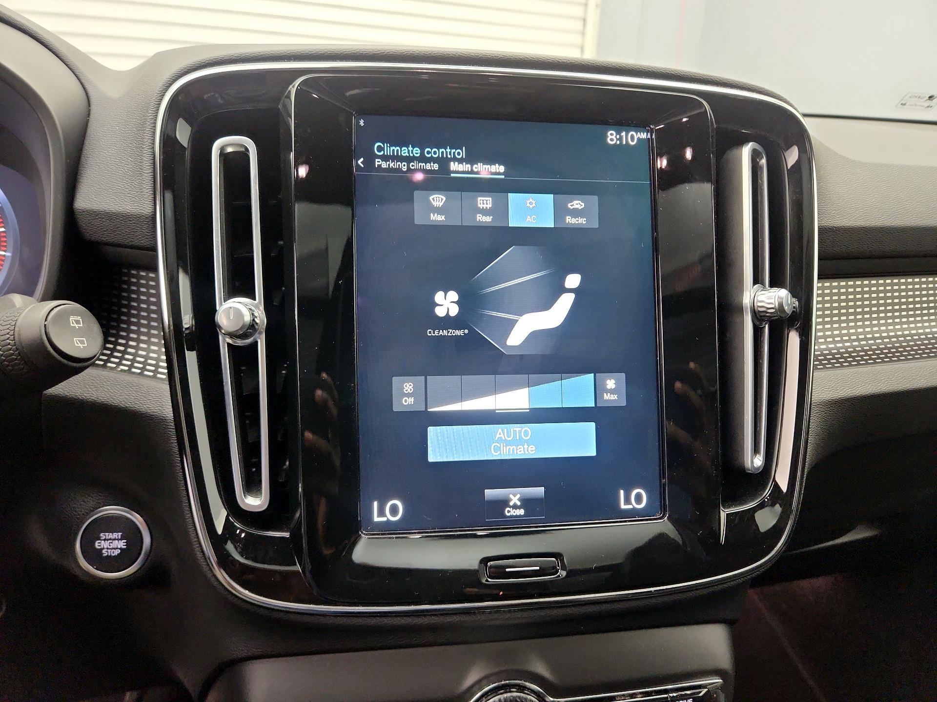 Thumbnail: 2021 Volvo XC40 - 17