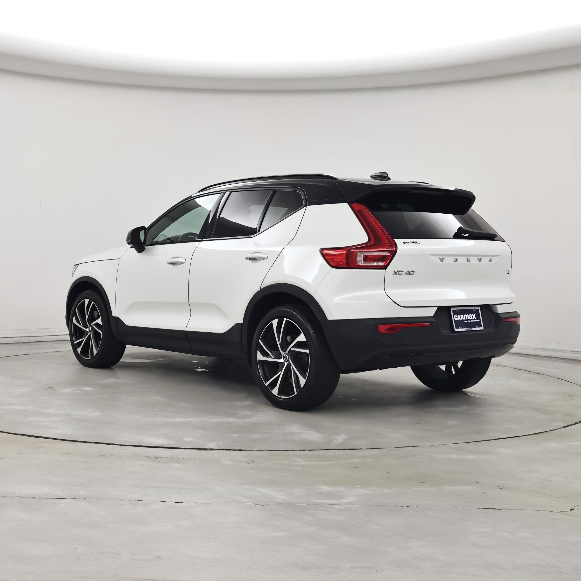 Thumbnail: 2021 Volvo XC40 - 2