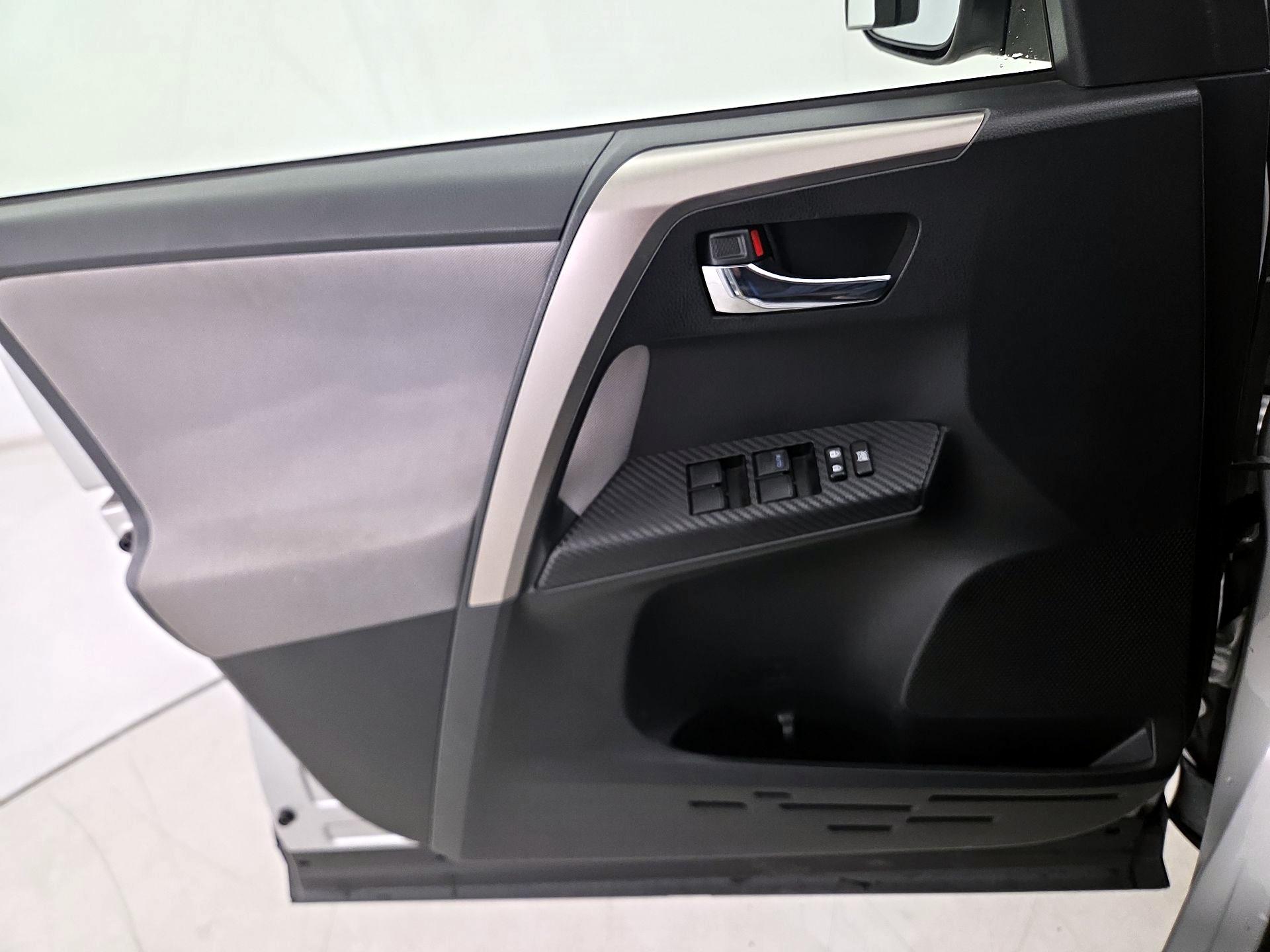 Thumbnail: 2014 Toyota RAV4 - 12