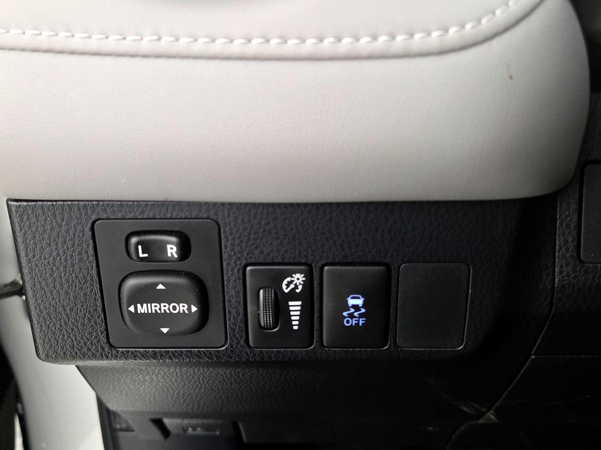 Thumbnail: 2014 Toyota RAV4 - 13