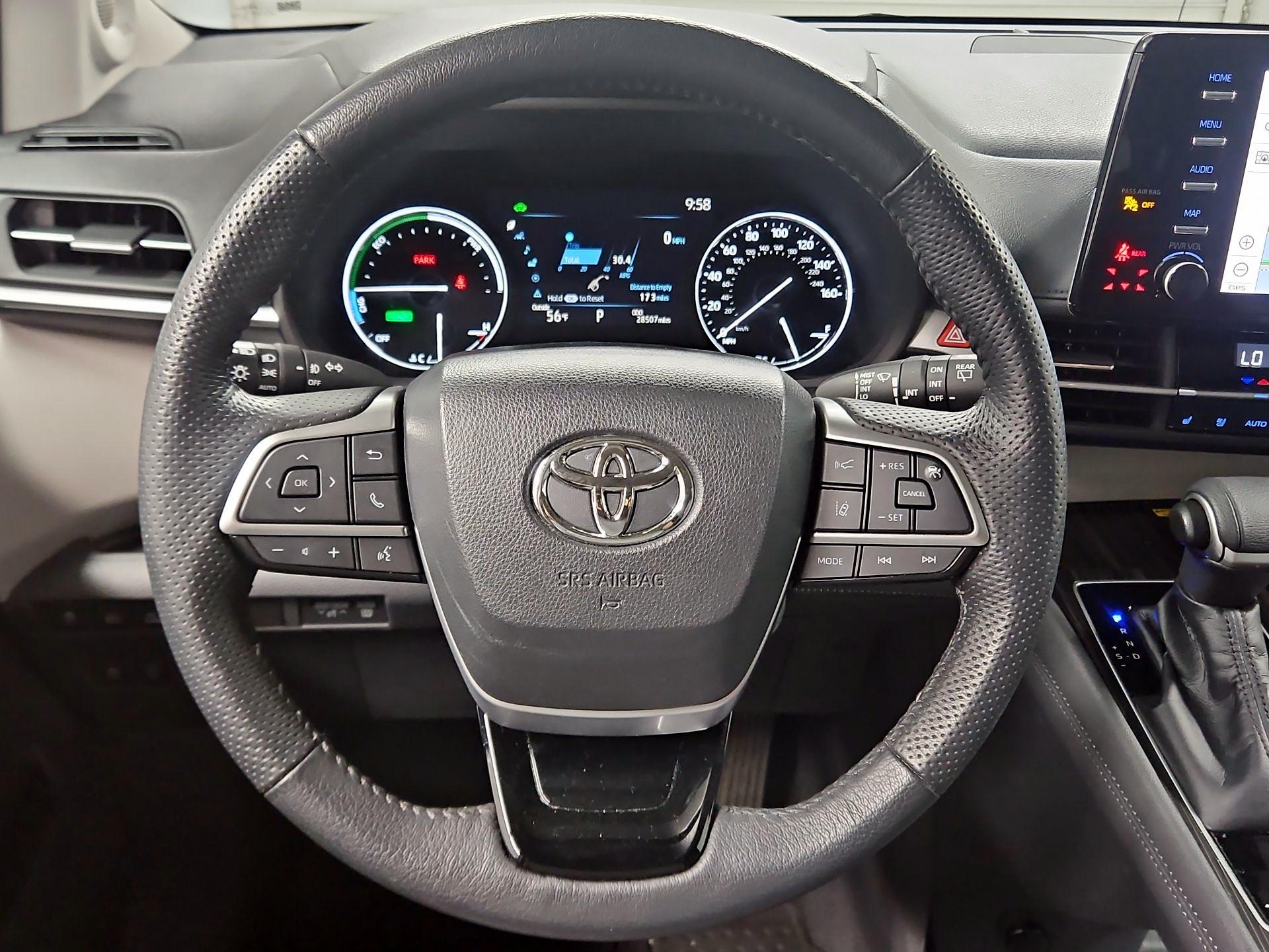 Thumbnail: 2022 Toyota Sienna - 10